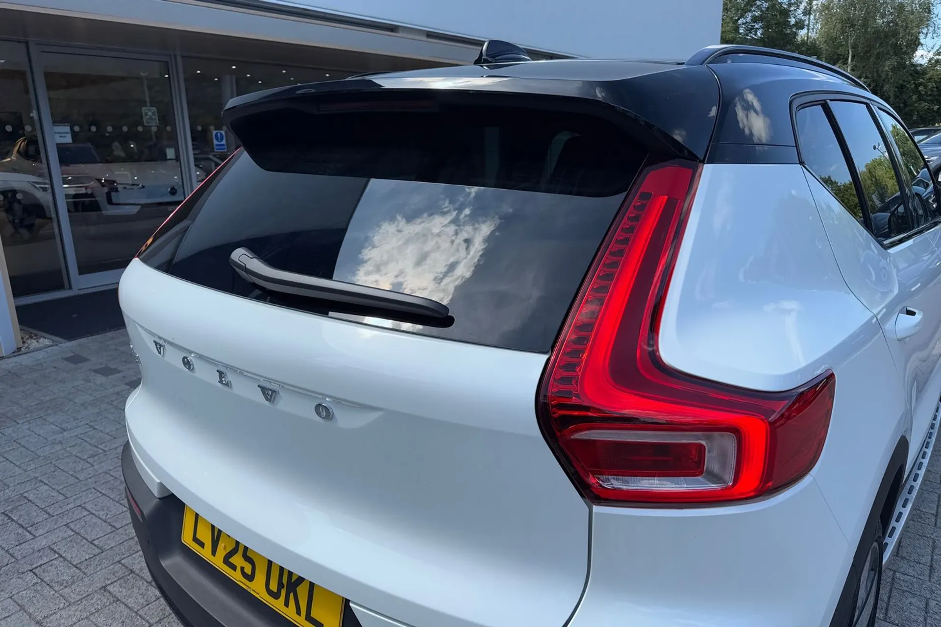 Volvo EX40 thumbnail image number 15