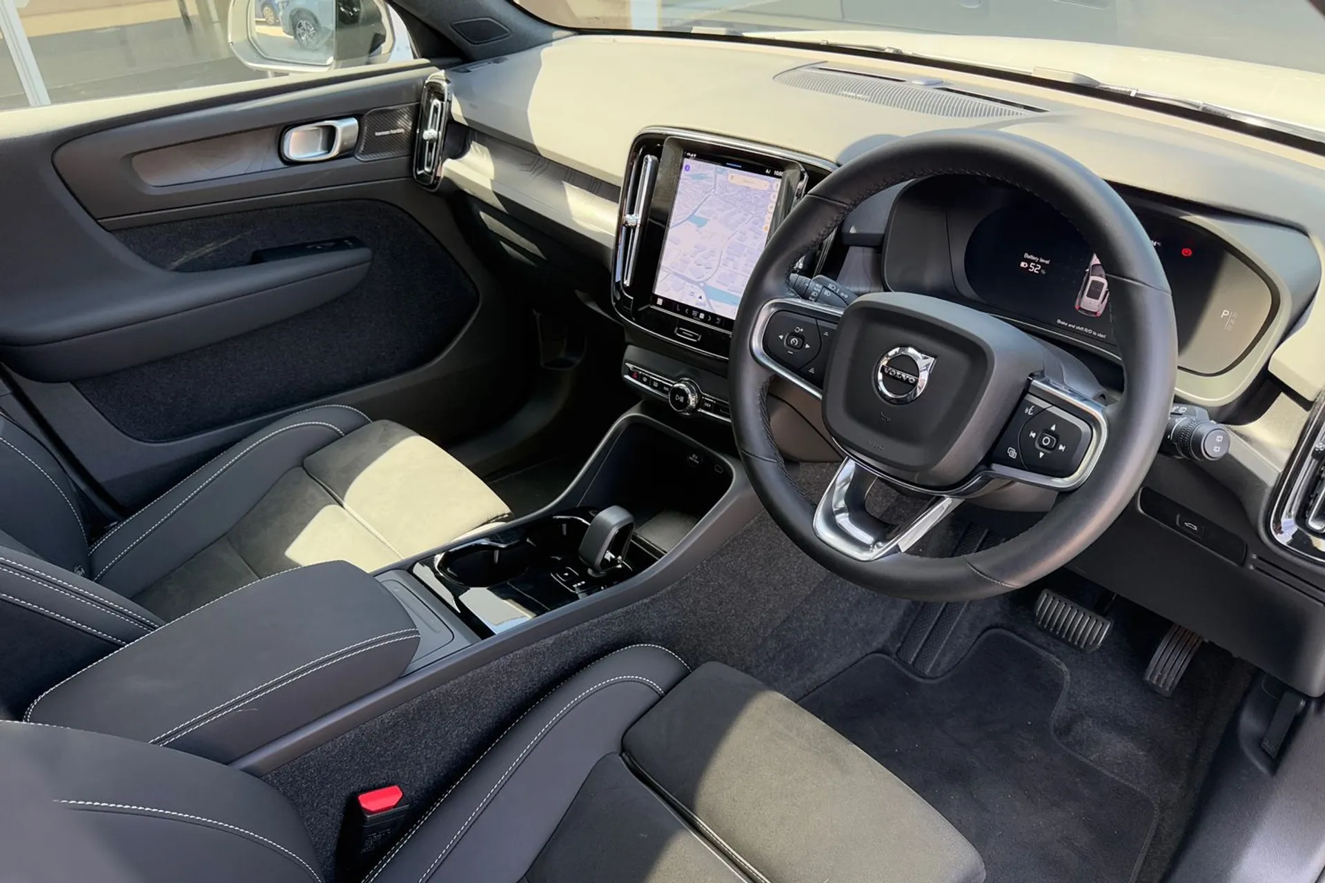 Volvo EX40 thumbnail image number 5