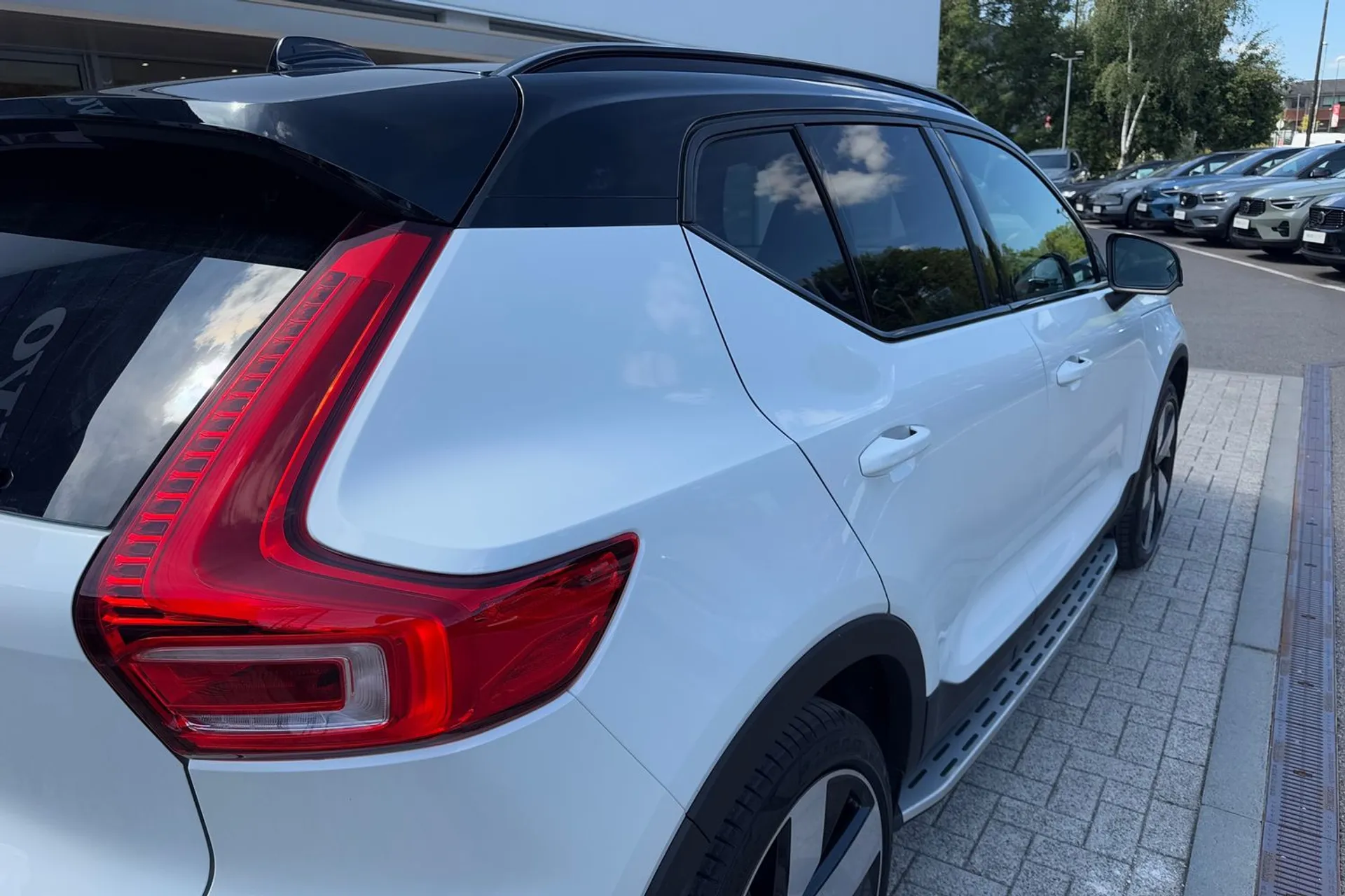 Volvo EX40 thumbnail image number 14