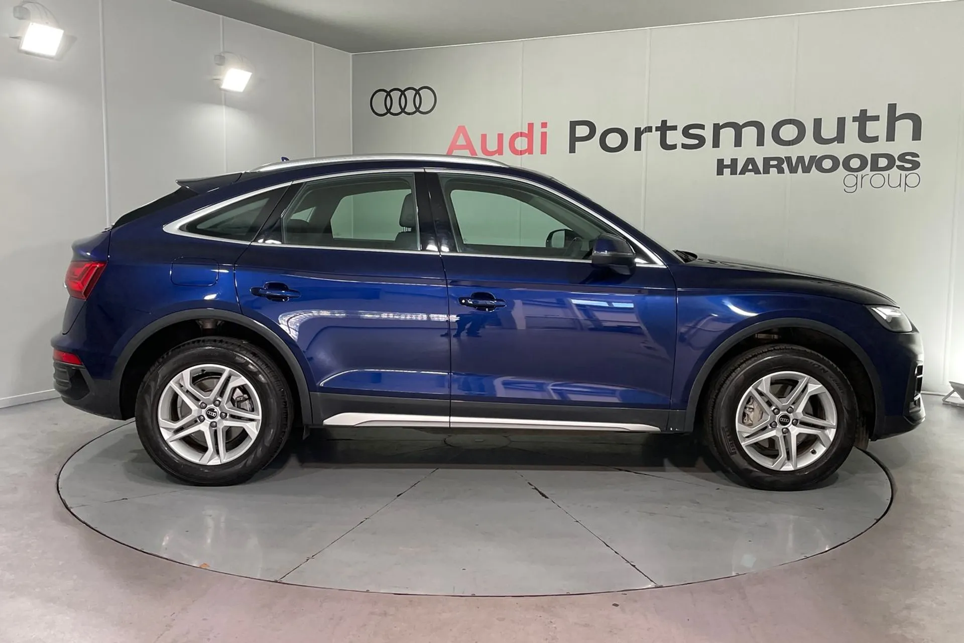 Audi Q5 thumbnail image number 2