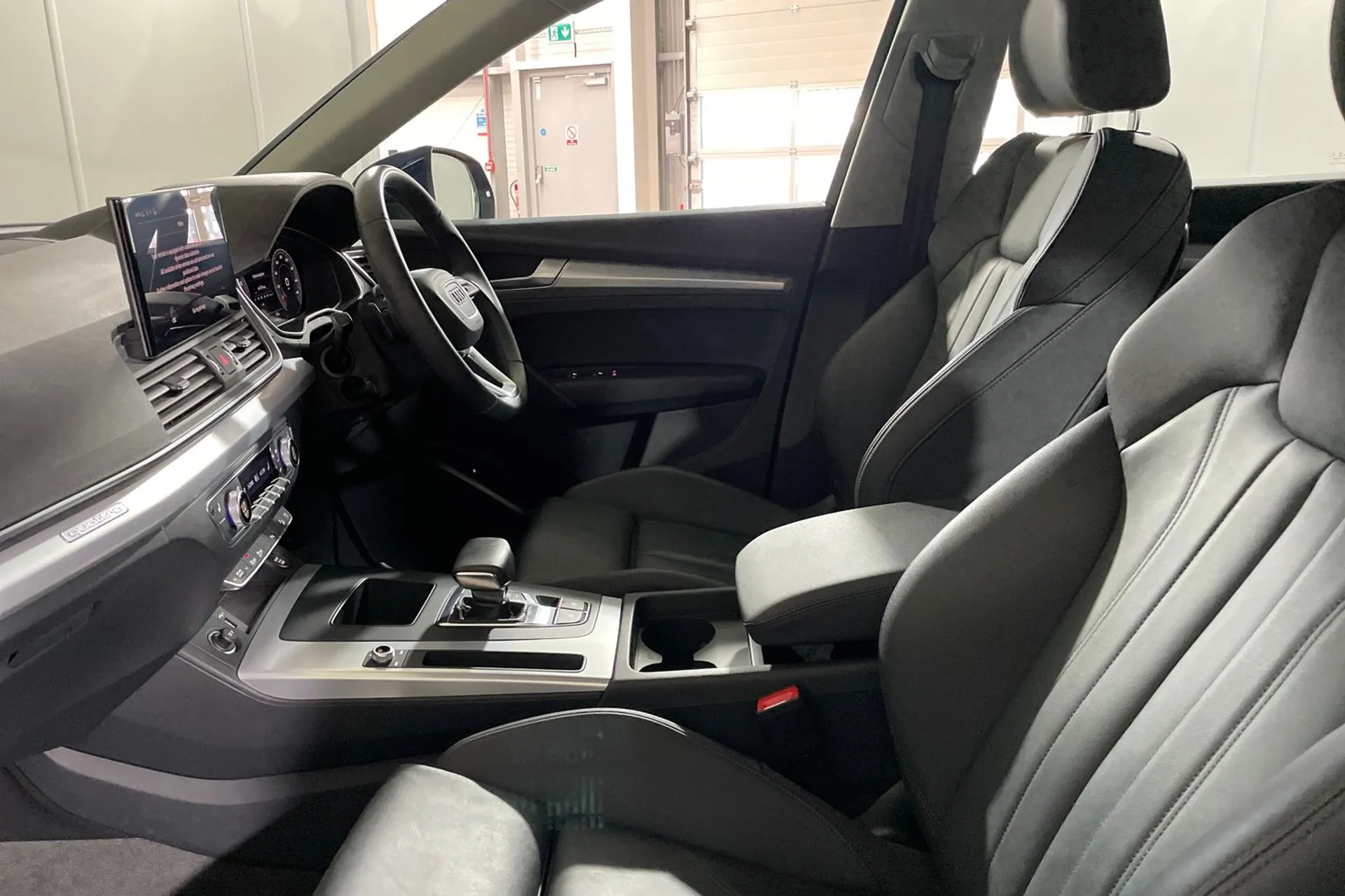 Audi Q5 thumbnail image number 31