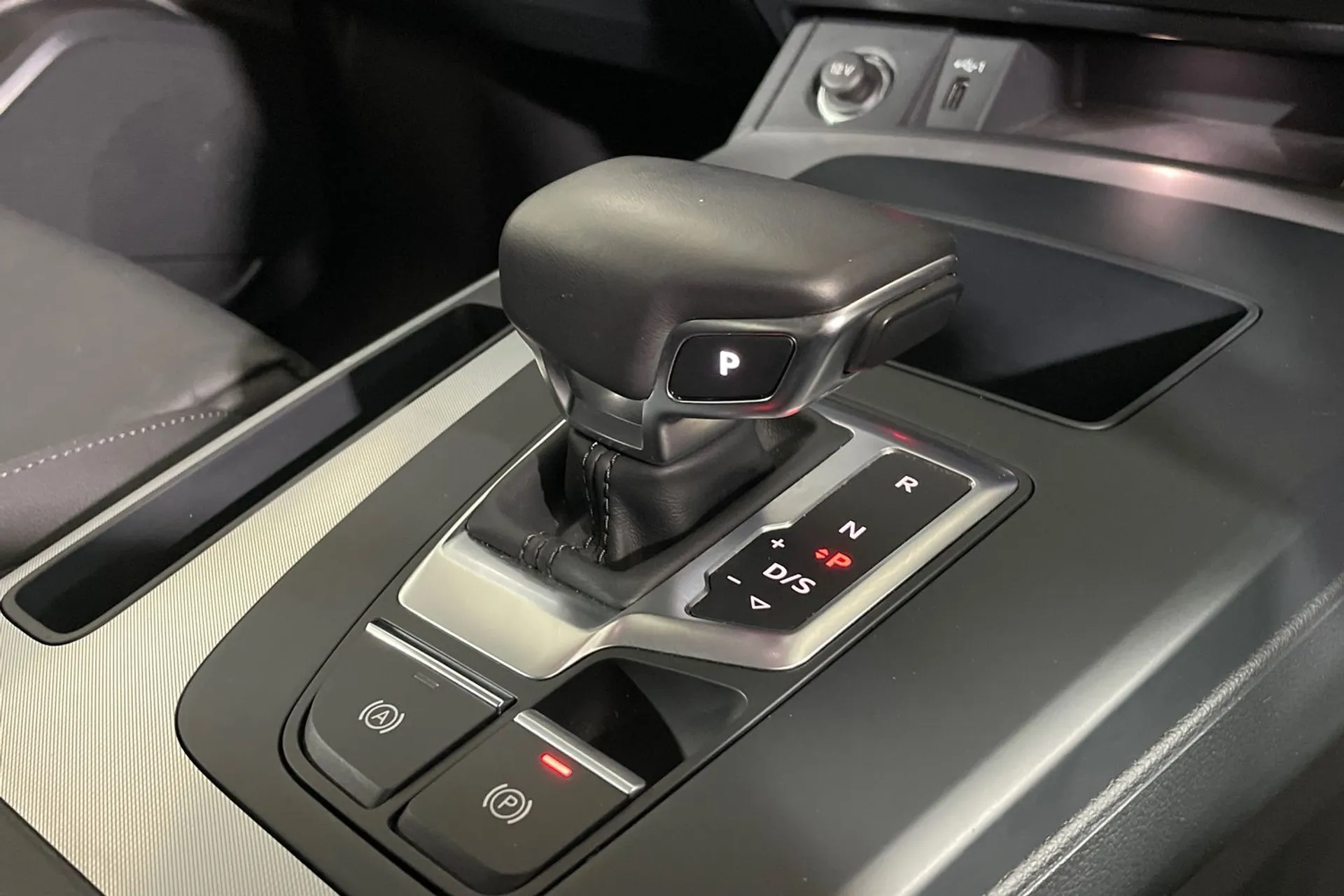 Audi Q5 thumbnail image number 32