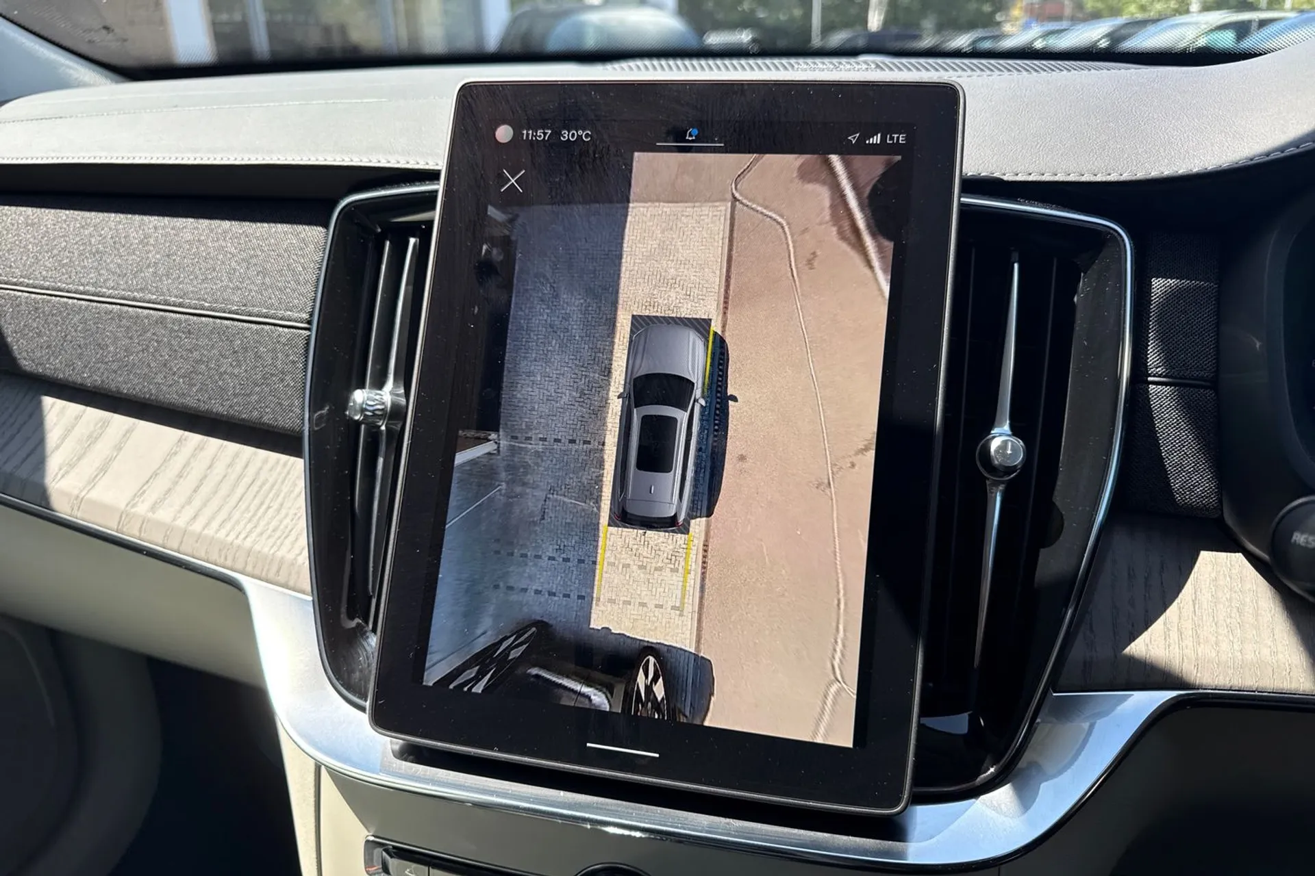 Volvo XC90 thumbnail image number 4