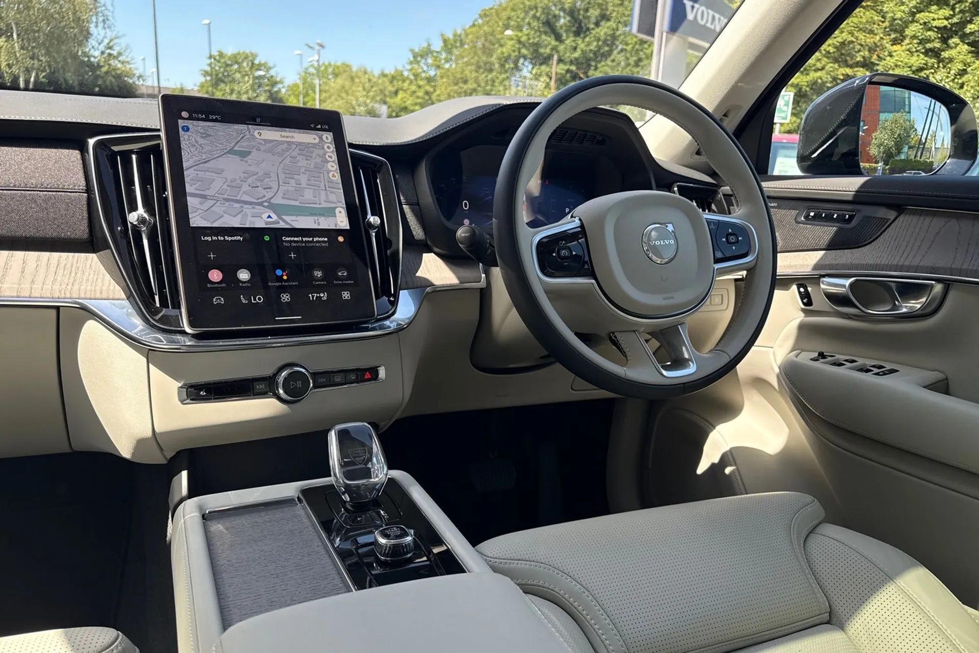 Volvo XC90 thumbnail image number 36