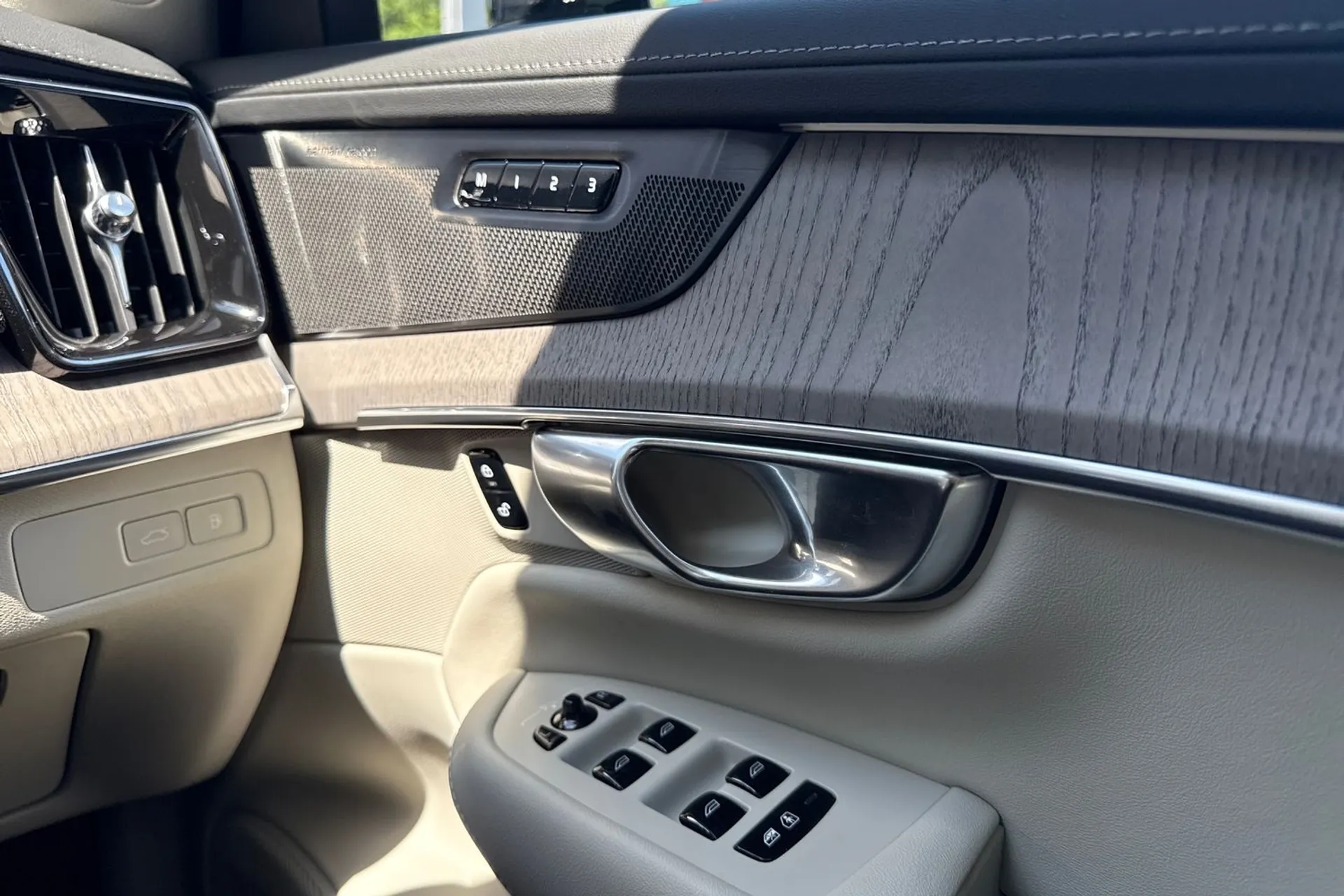 Volvo XC90 thumbnail image number 44