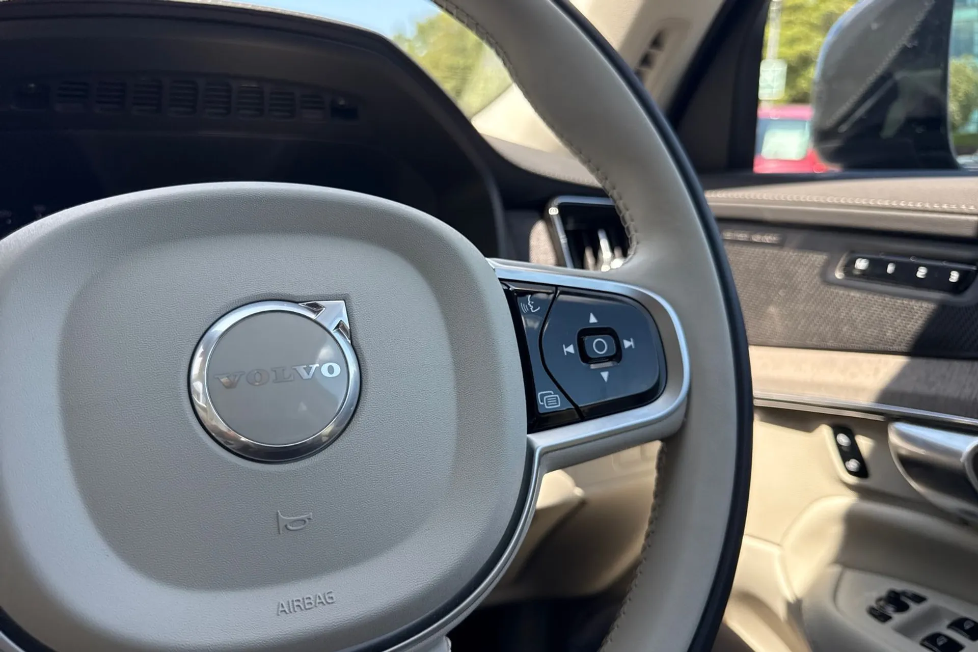 Volvo XC90 thumbnail image number 38