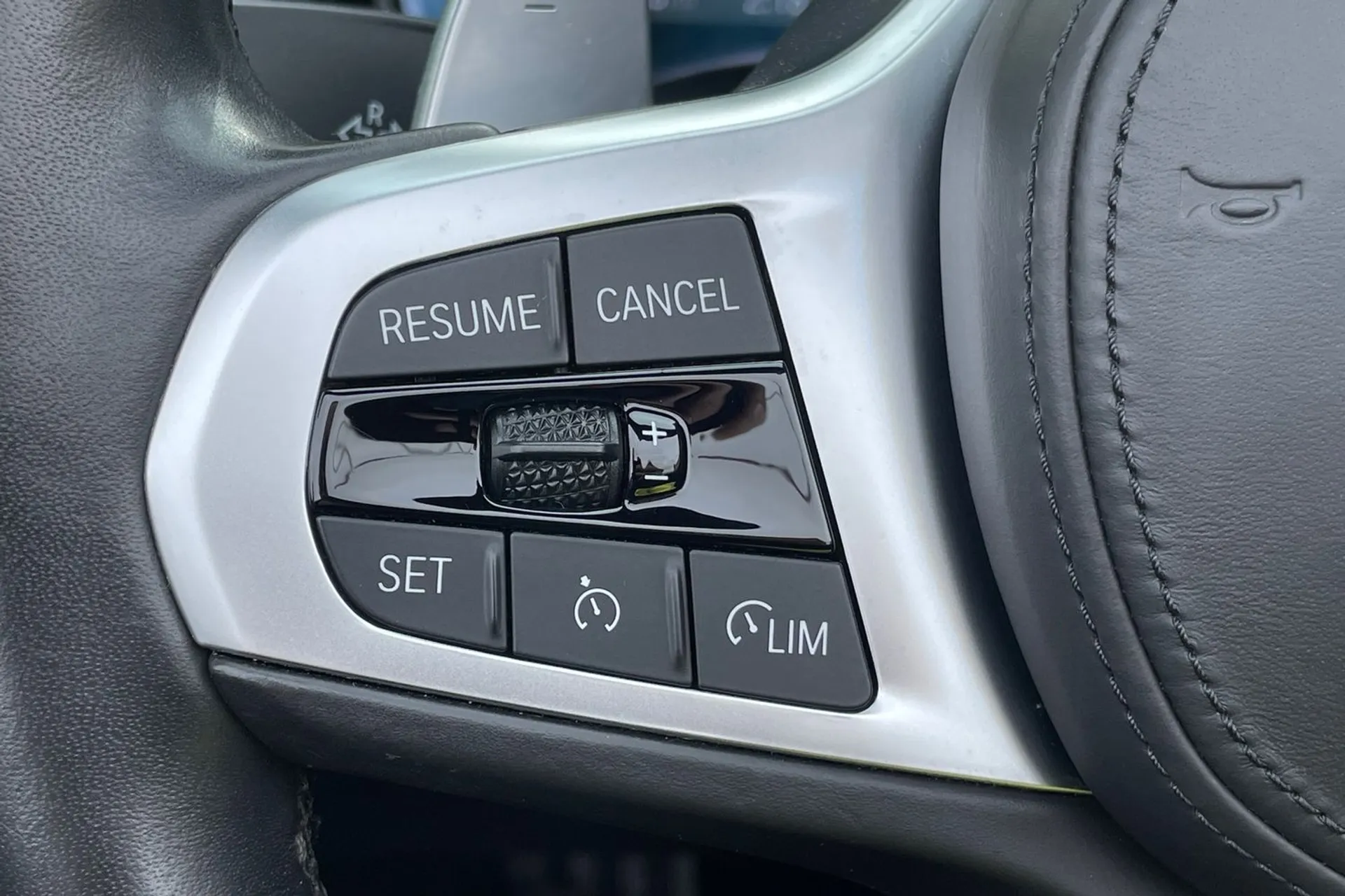 BMW 4 SERIES thumbnail image number 38
