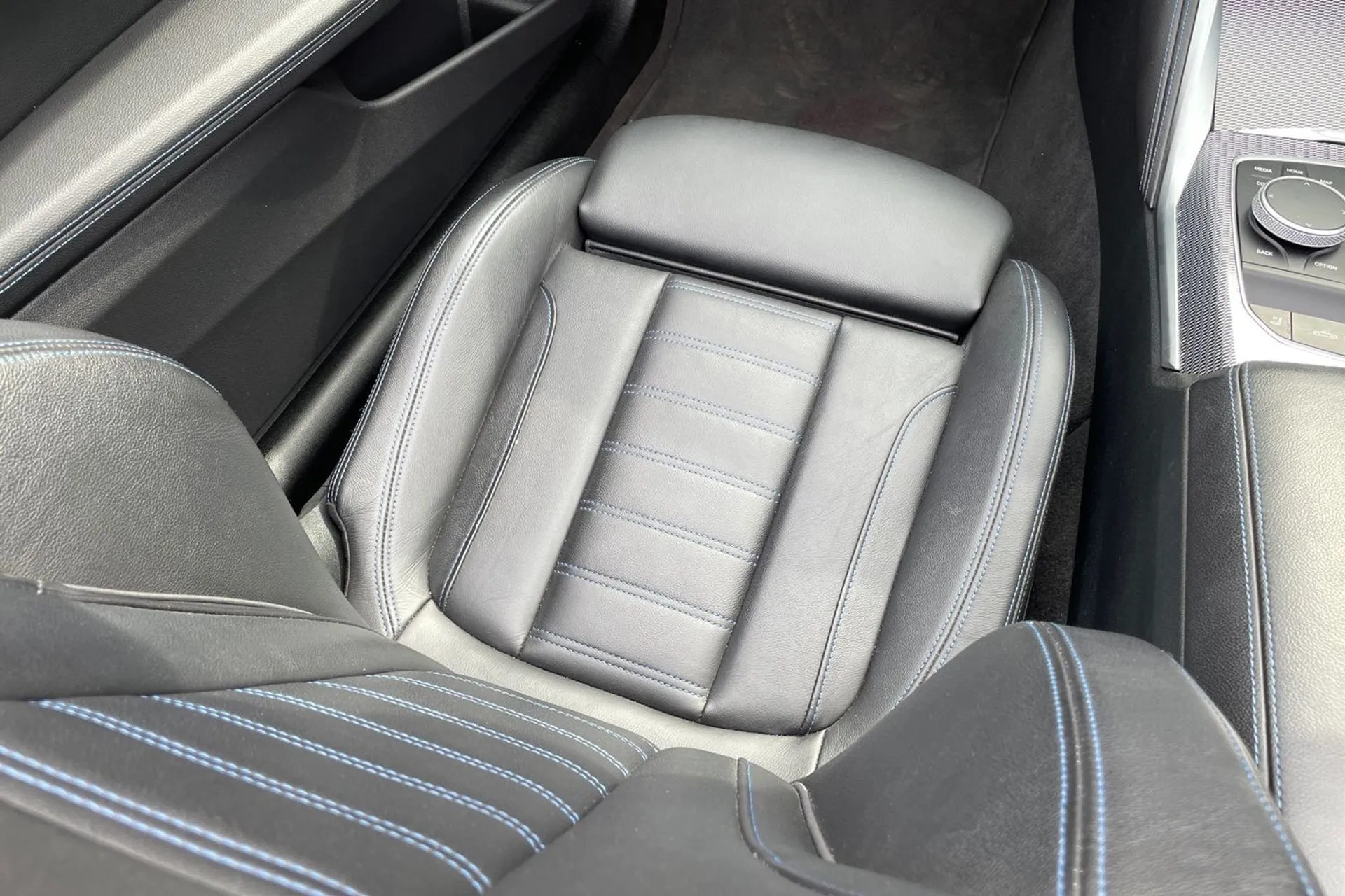 BMW 4 SERIES thumbnail image number 34