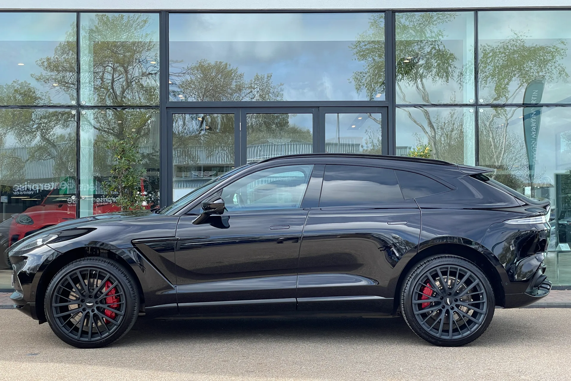 Aston Martin DBX thumbnail image number 67