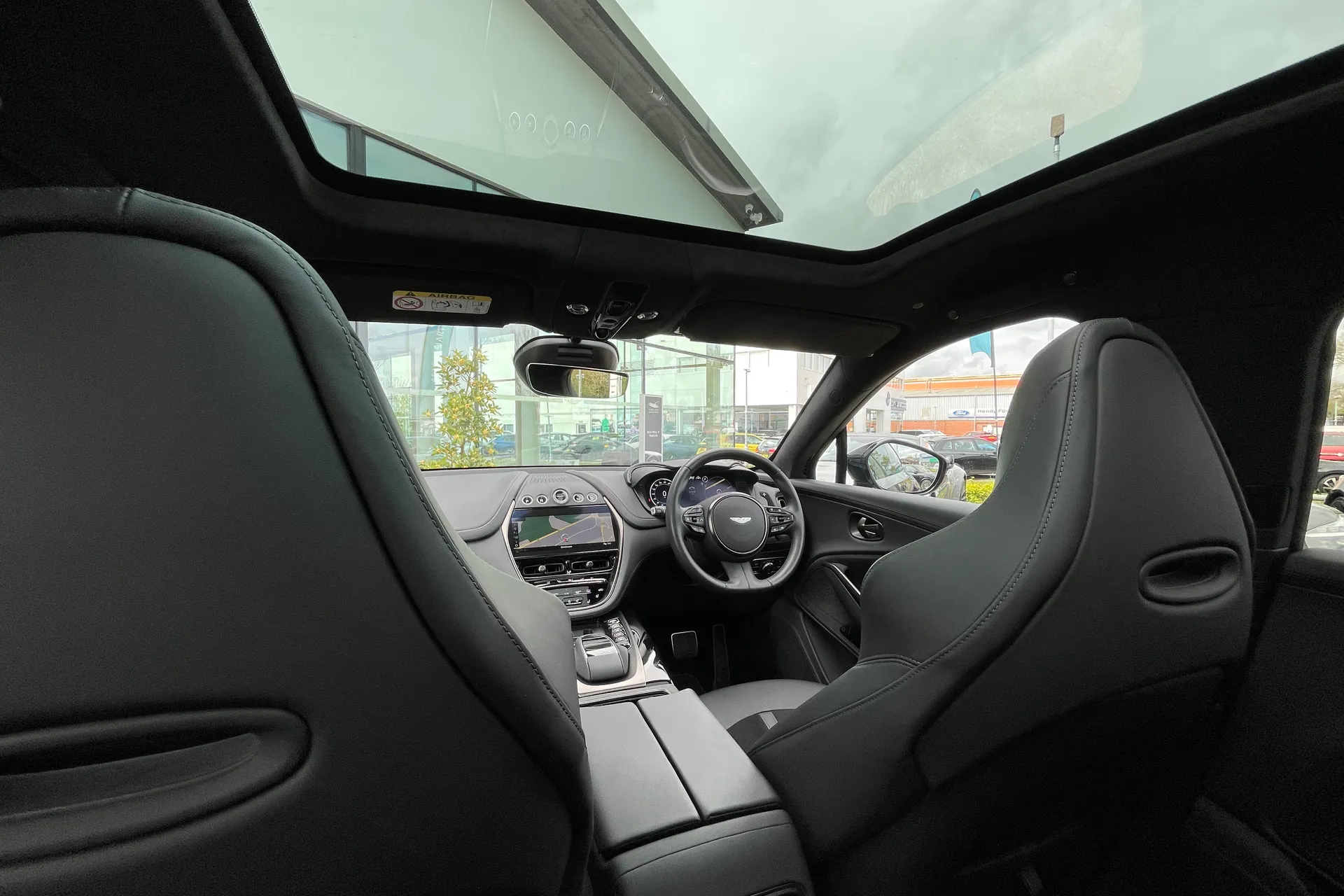 Aston Martin DBX thumbnail image number 5