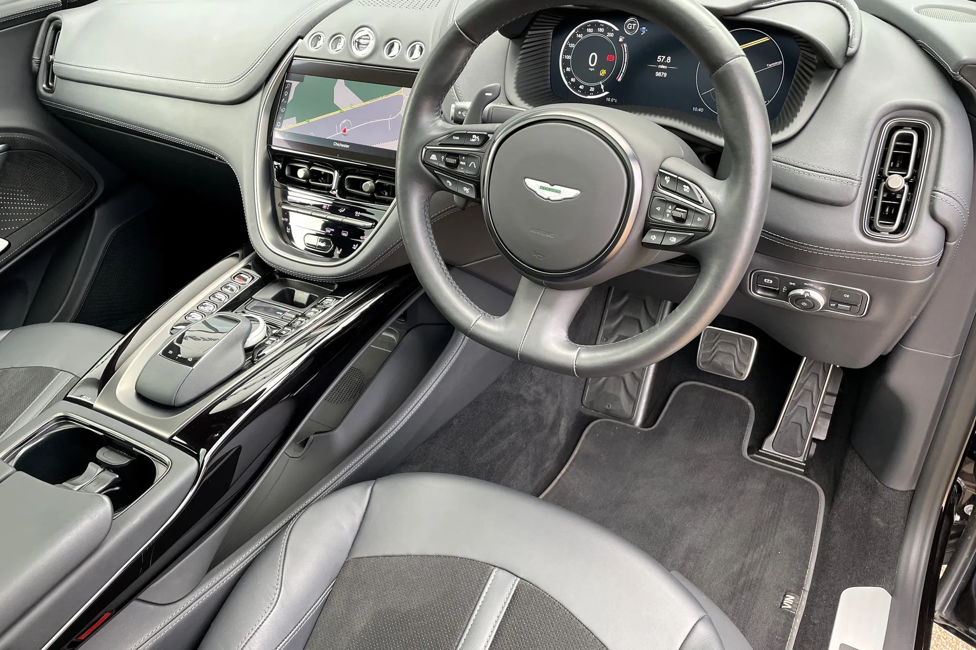 Aston Martin DBX thumbnail image number 35