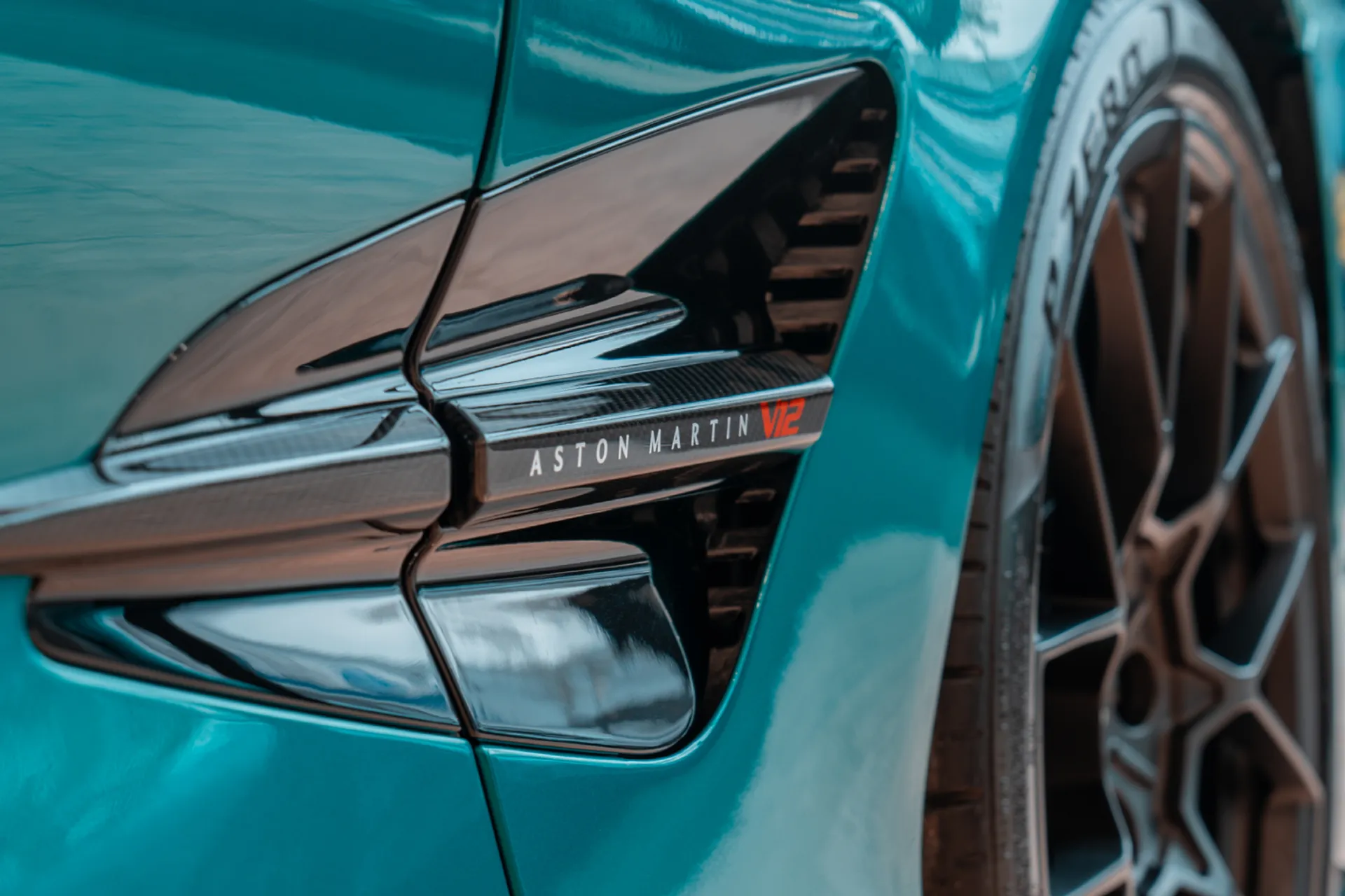 Aston Martin DBX thumbnail image number 83