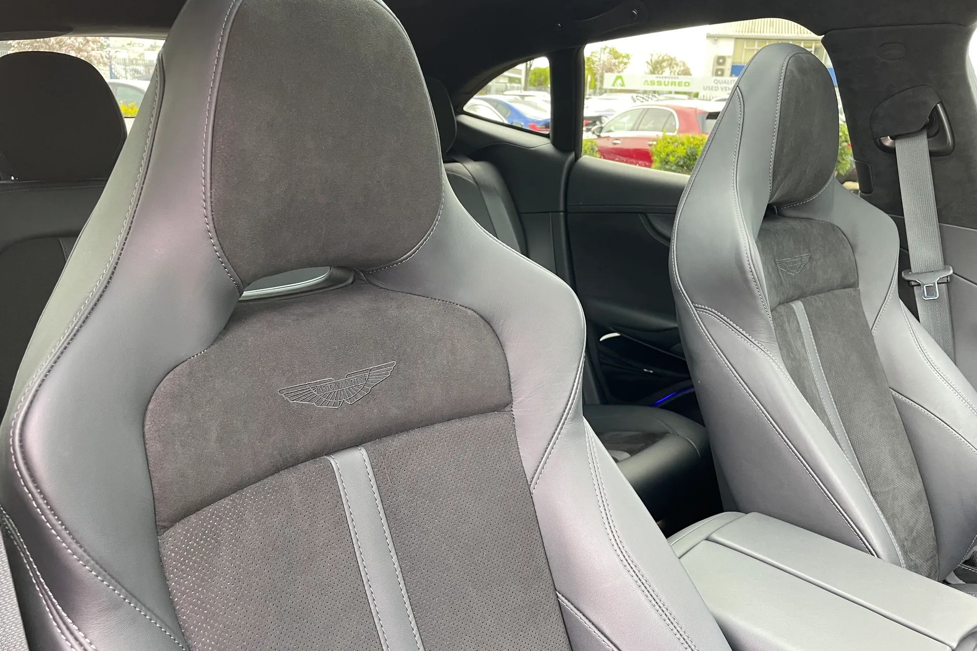Aston Martin DBX thumbnail image number 64