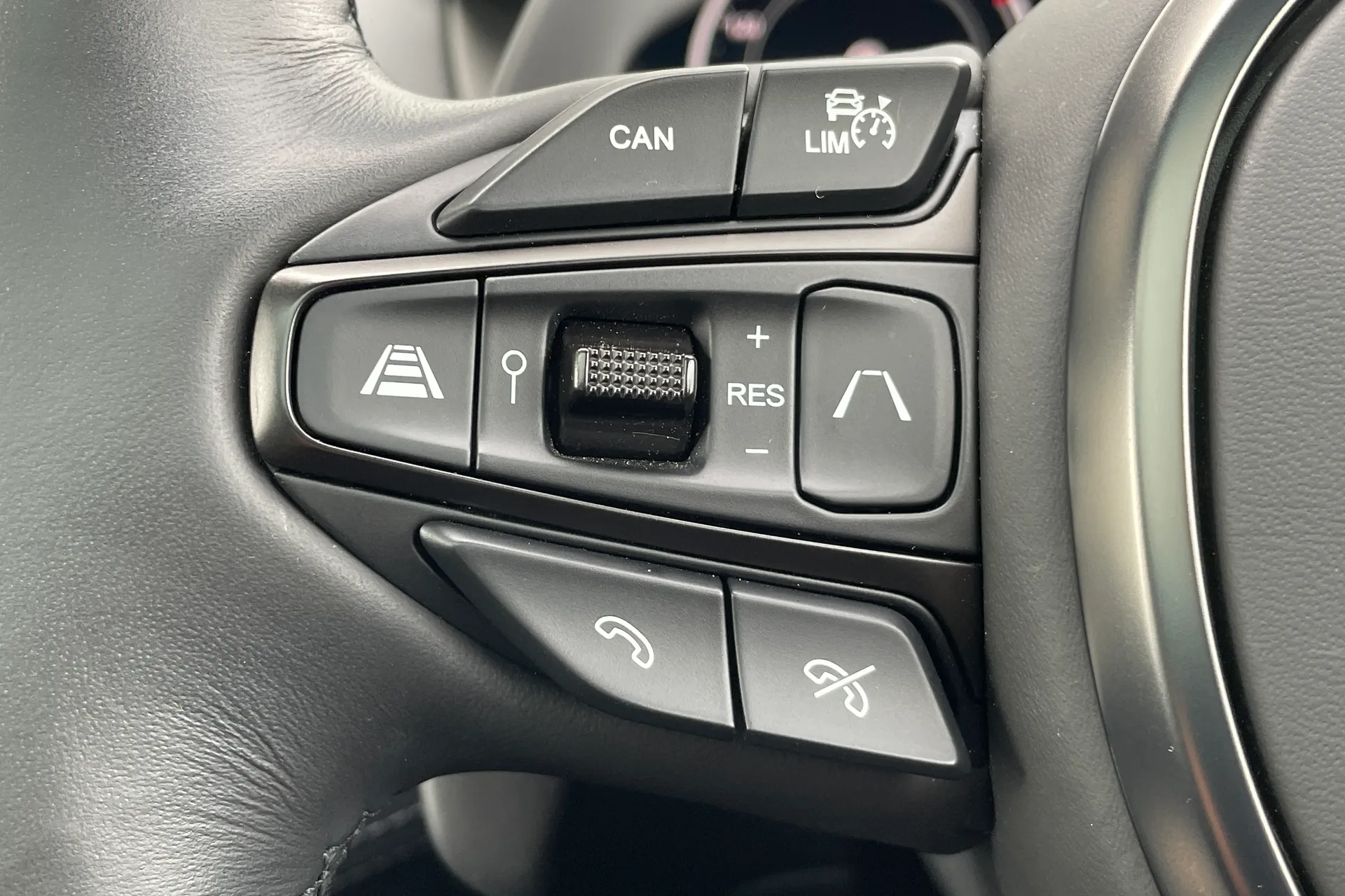 Aston Martin DBX thumbnail image number 55