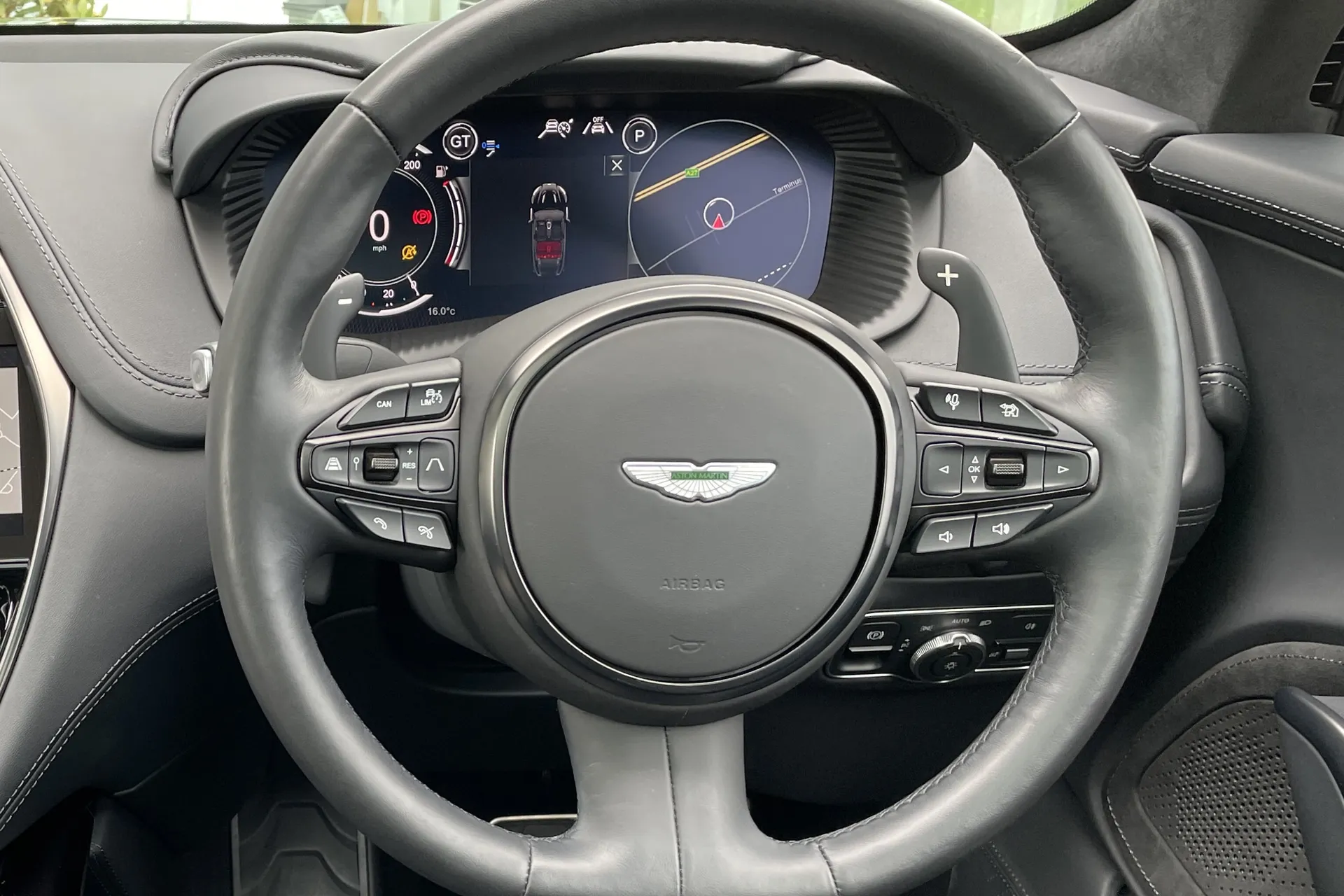 Aston Martin DBX thumbnail image number 65