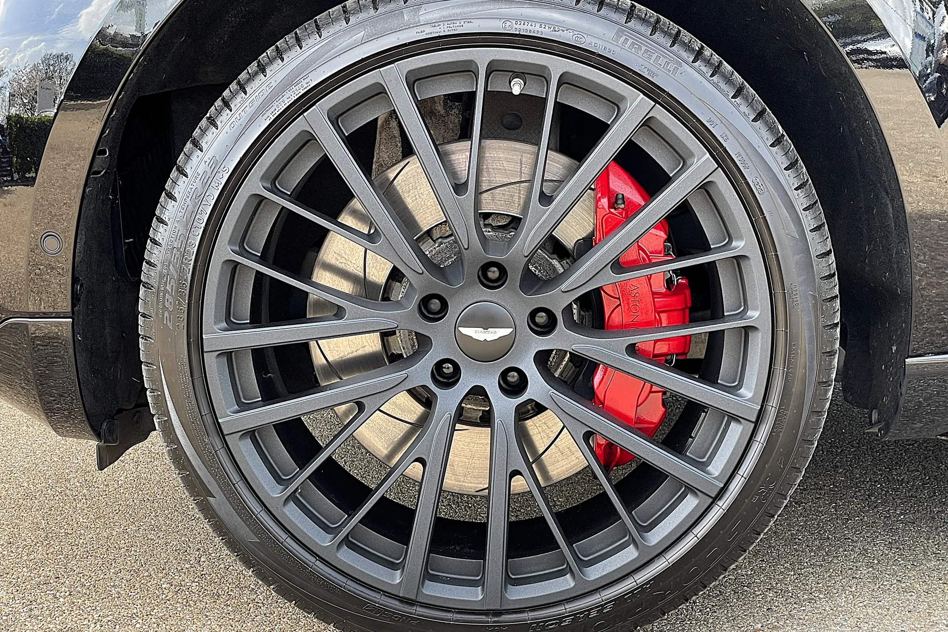 Aston Martin DBX thumbnail image number 6