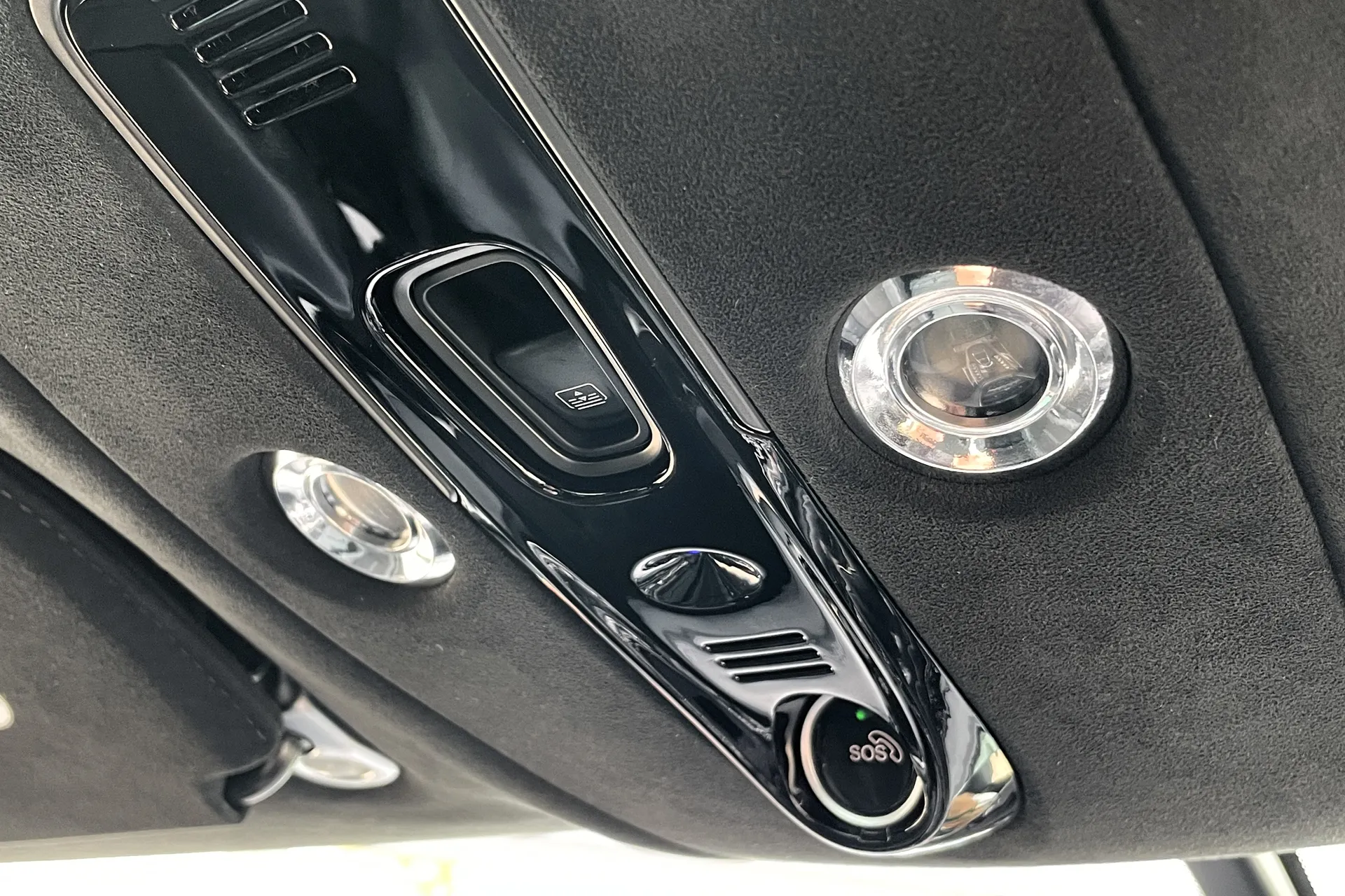 Aston Martin DBX thumbnail image number 54