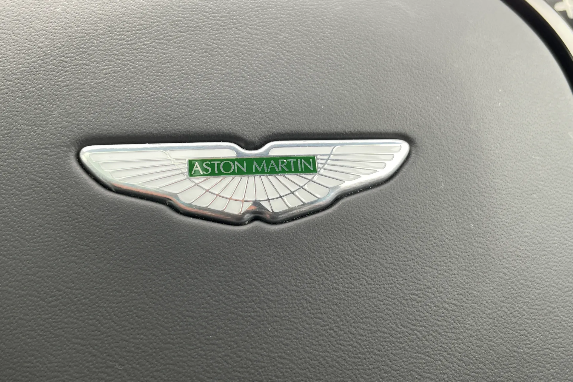 Aston Martin DBX thumbnail image number 60