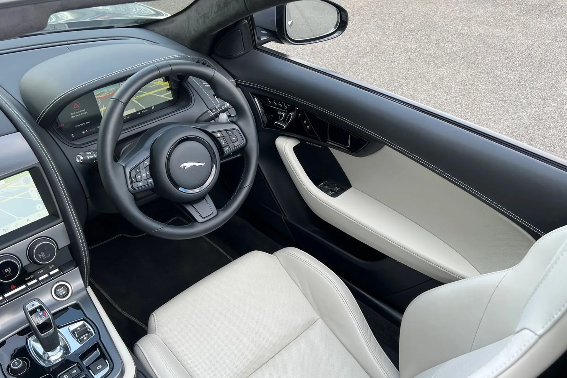 Jaguar F-TYPE thumbnail image number 34