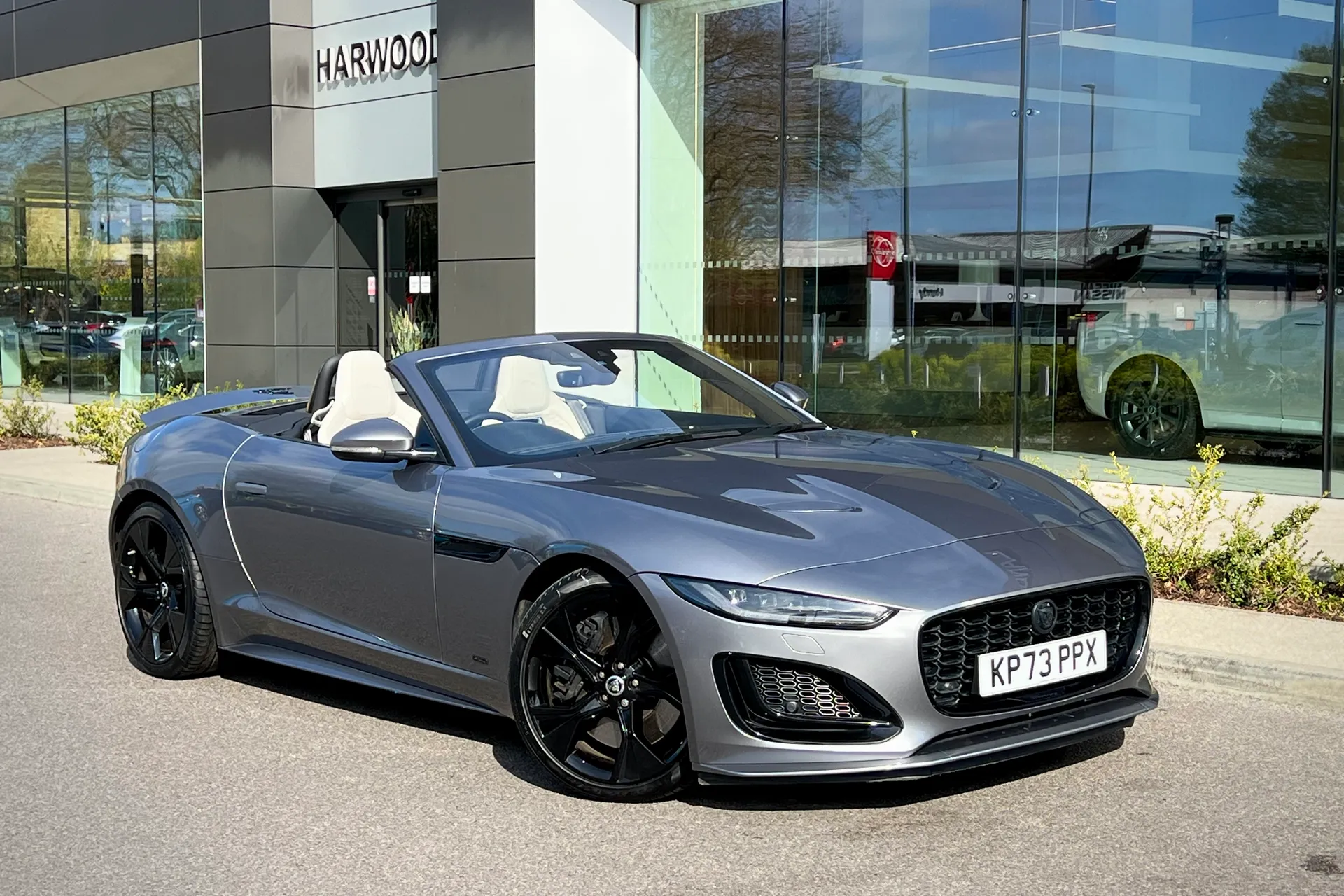 Jaguar F-TYPE thumbnail image number 23