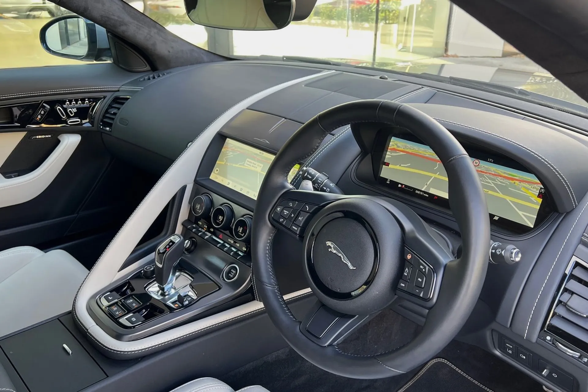 Jaguar F-TYPE thumbnail image number 40