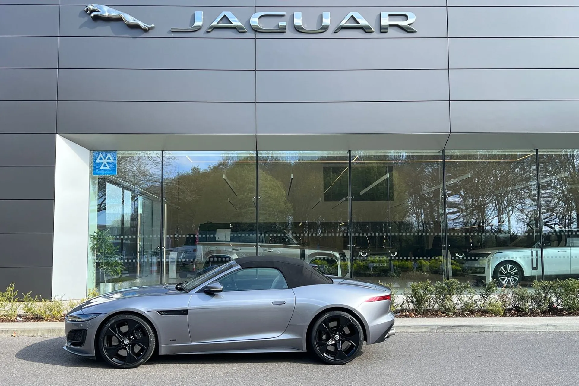 Jaguar F-TYPE thumbnail image number 7