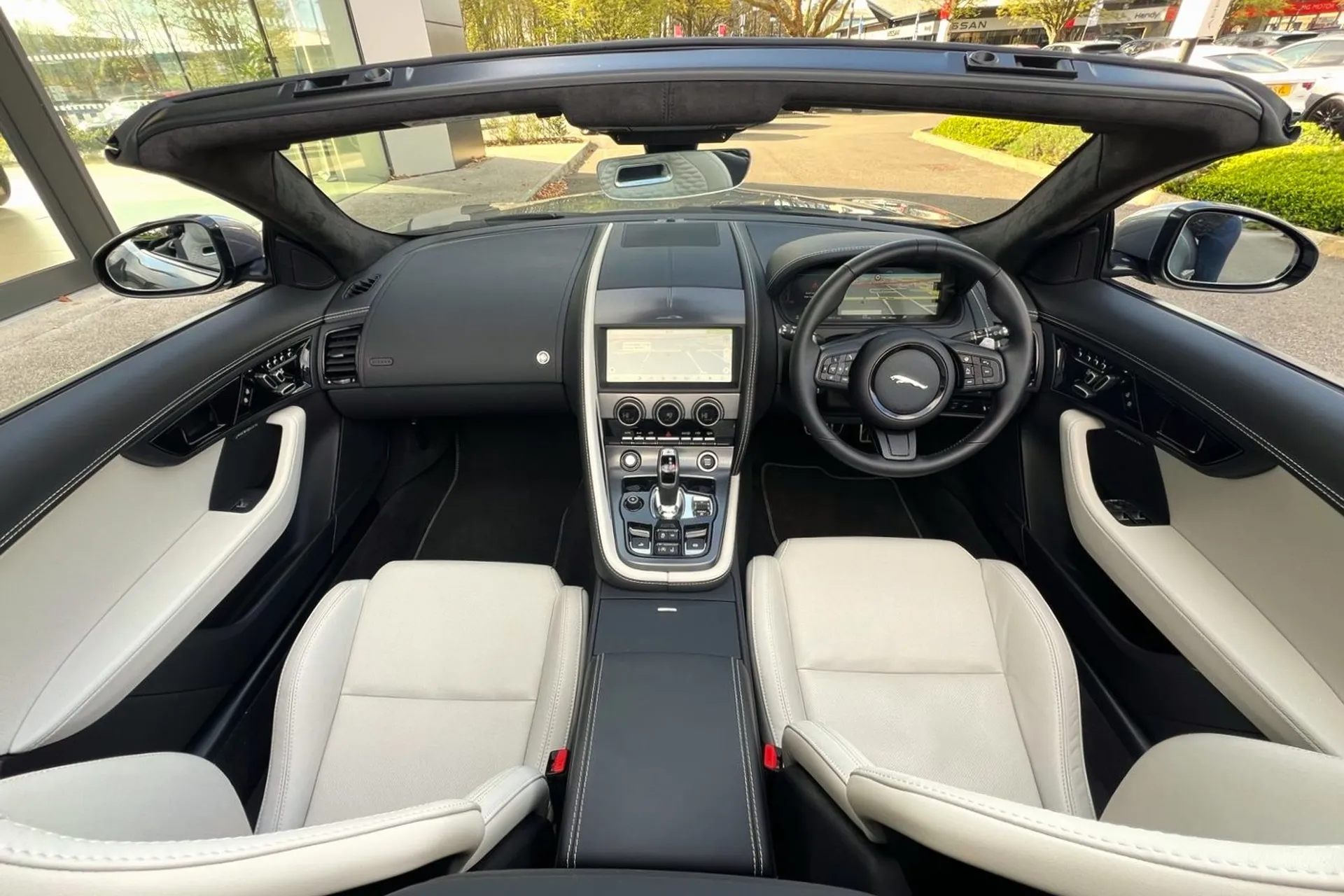 Jaguar F-TYPE thumbnail image number 3