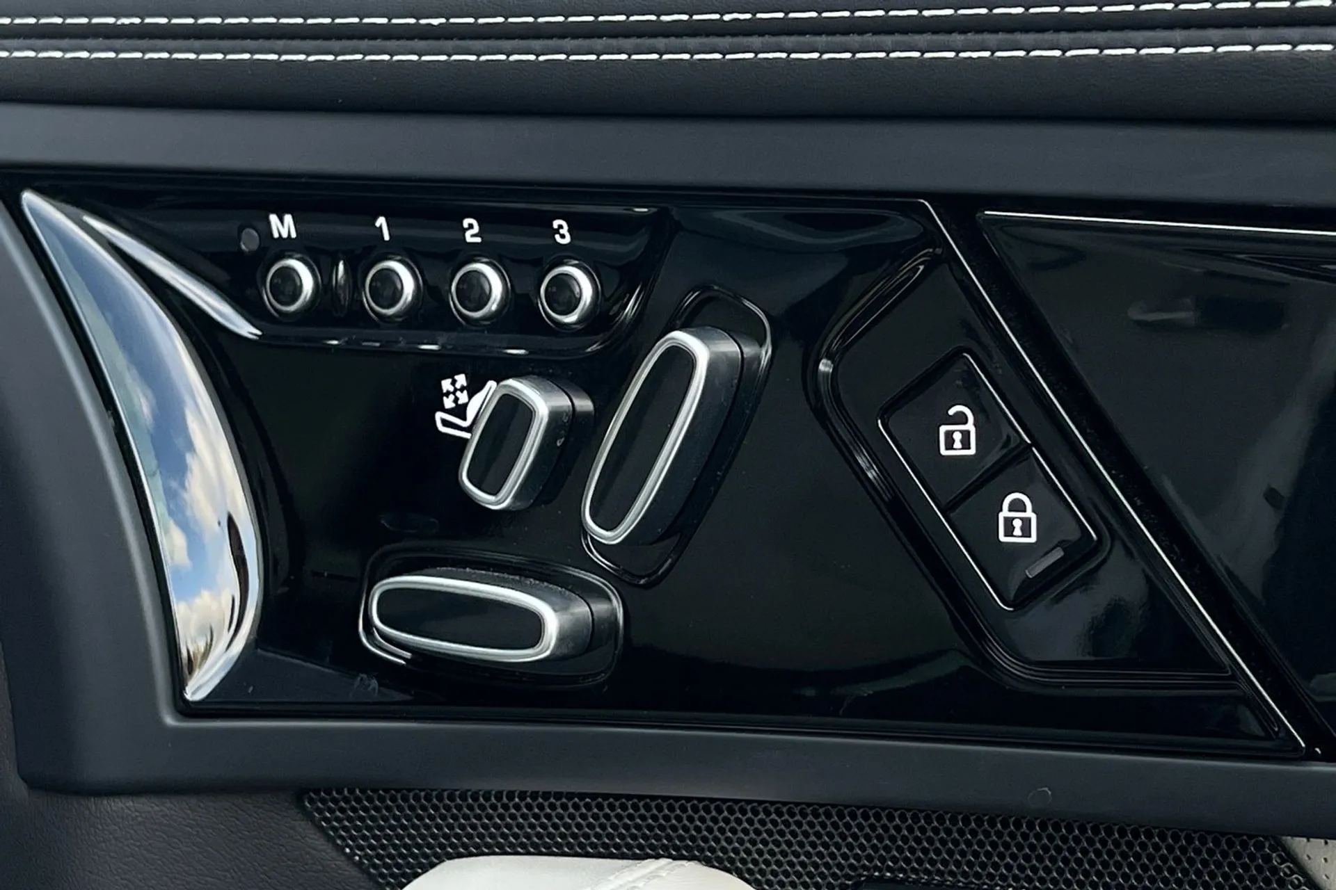 Jaguar F-TYPE thumbnail image number 54