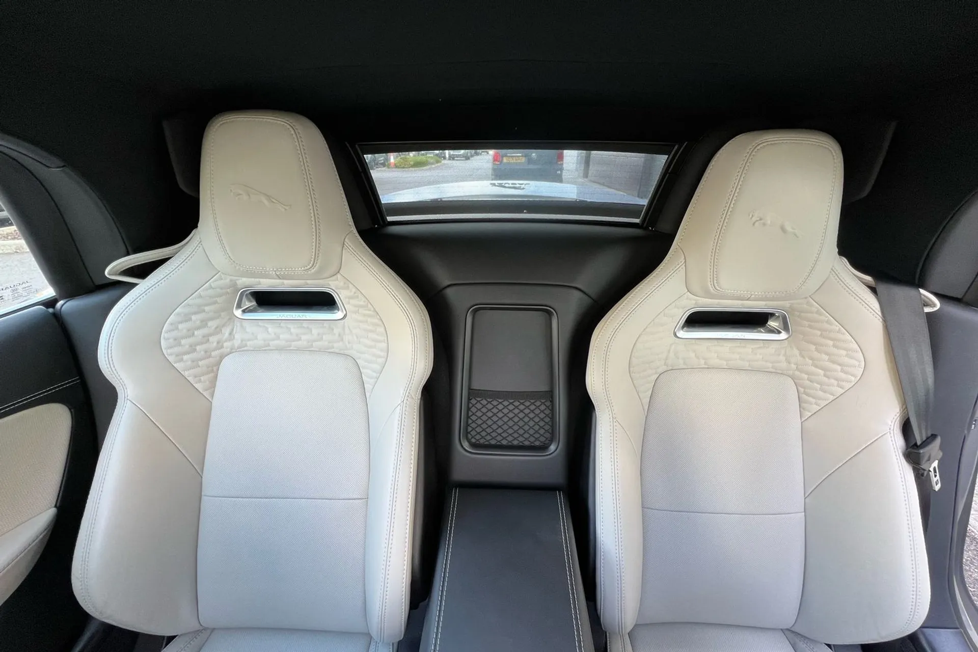 Jaguar F-TYPE thumbnail image number 44