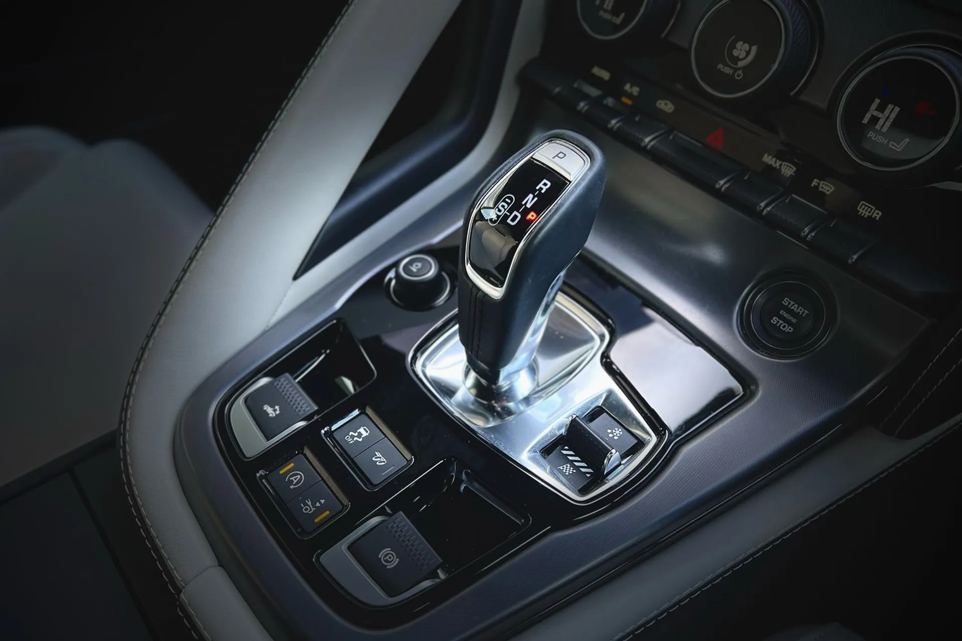 Jaguar F-TYPE thumbnail image number 31