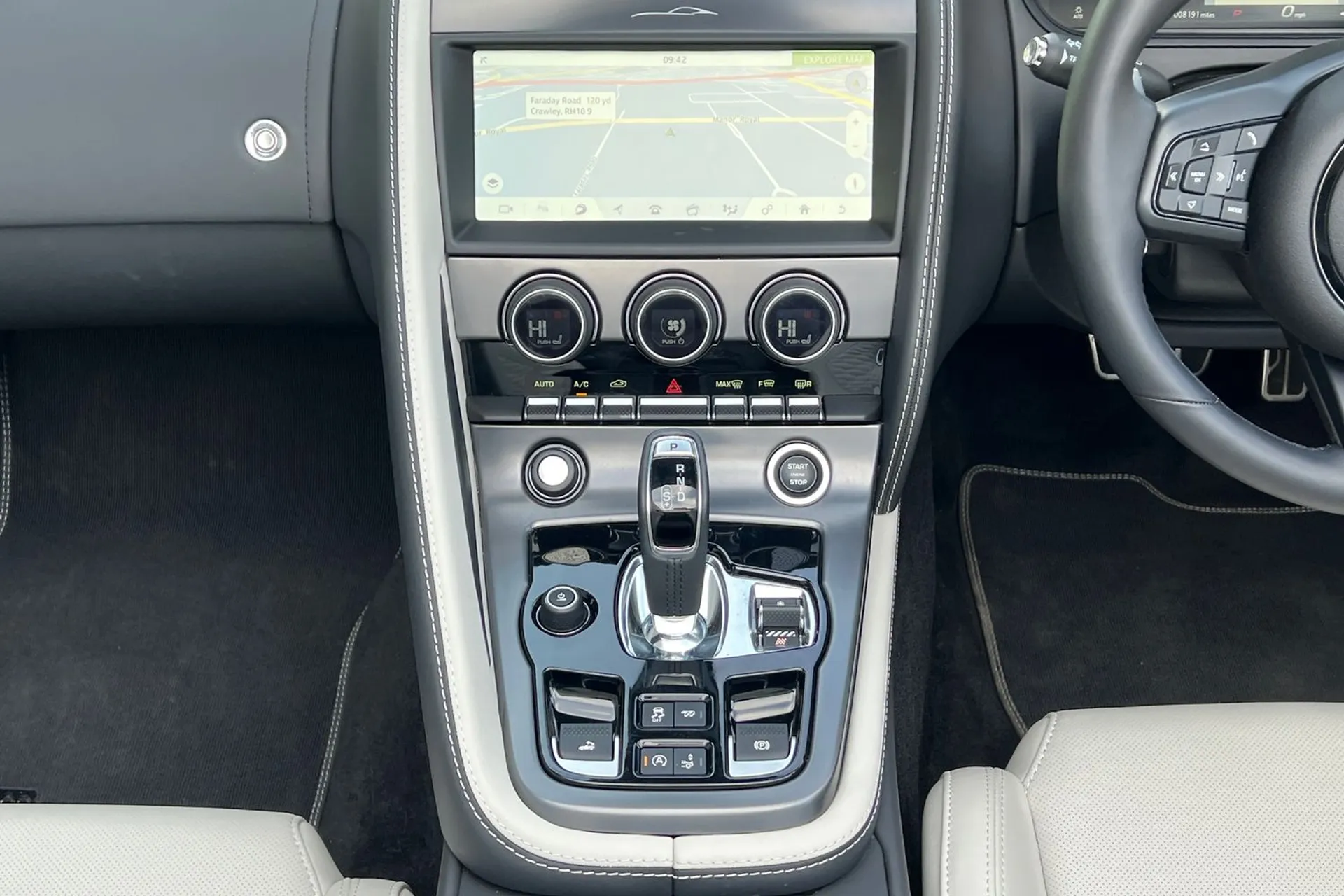 Jaguar F-TYPE thumbnail image number 32