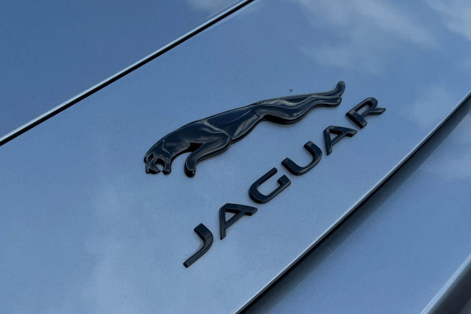 Jaguar F-TYPE thumbnail image number 36