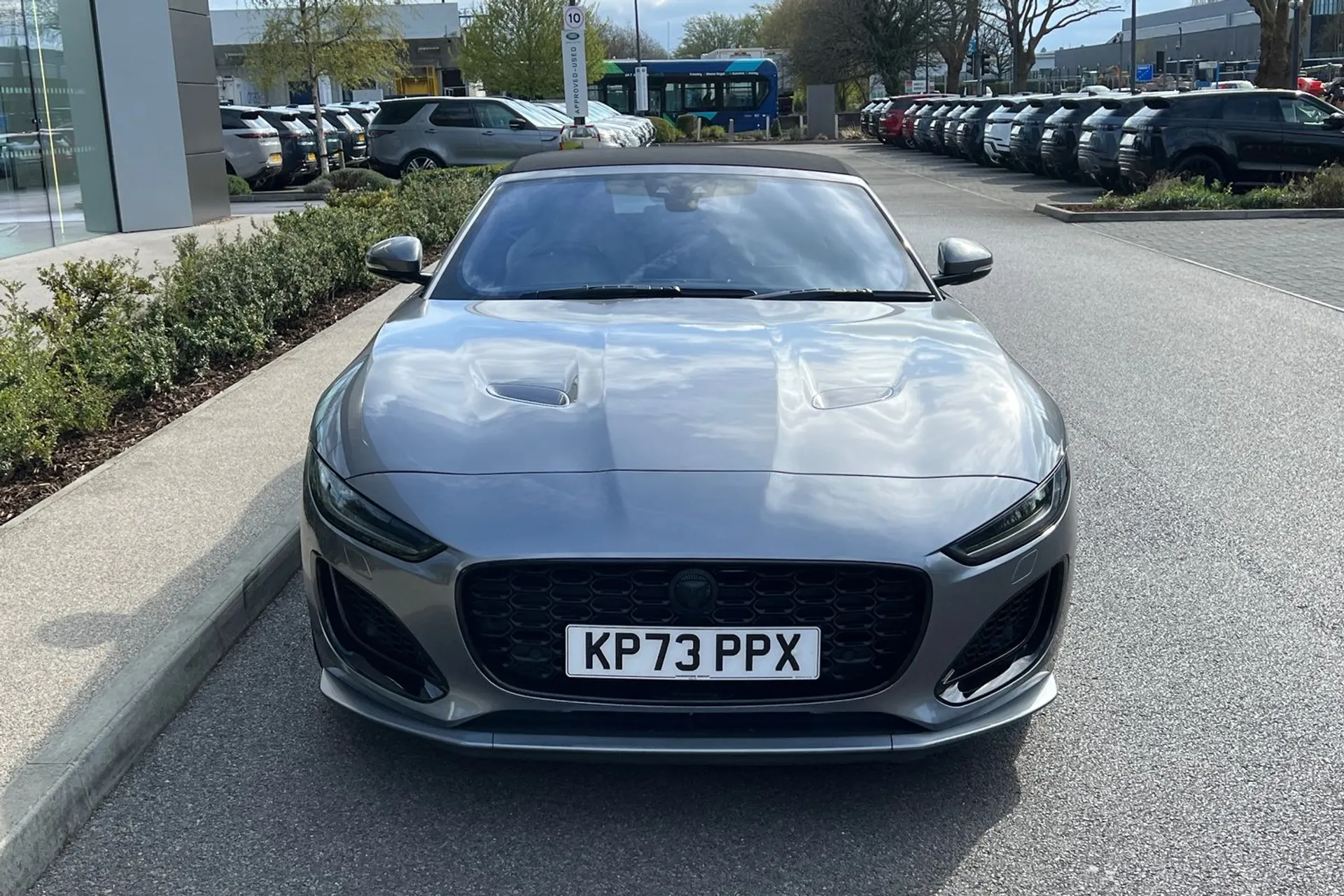 Jaguar F-TYPE thumbnail image number 24