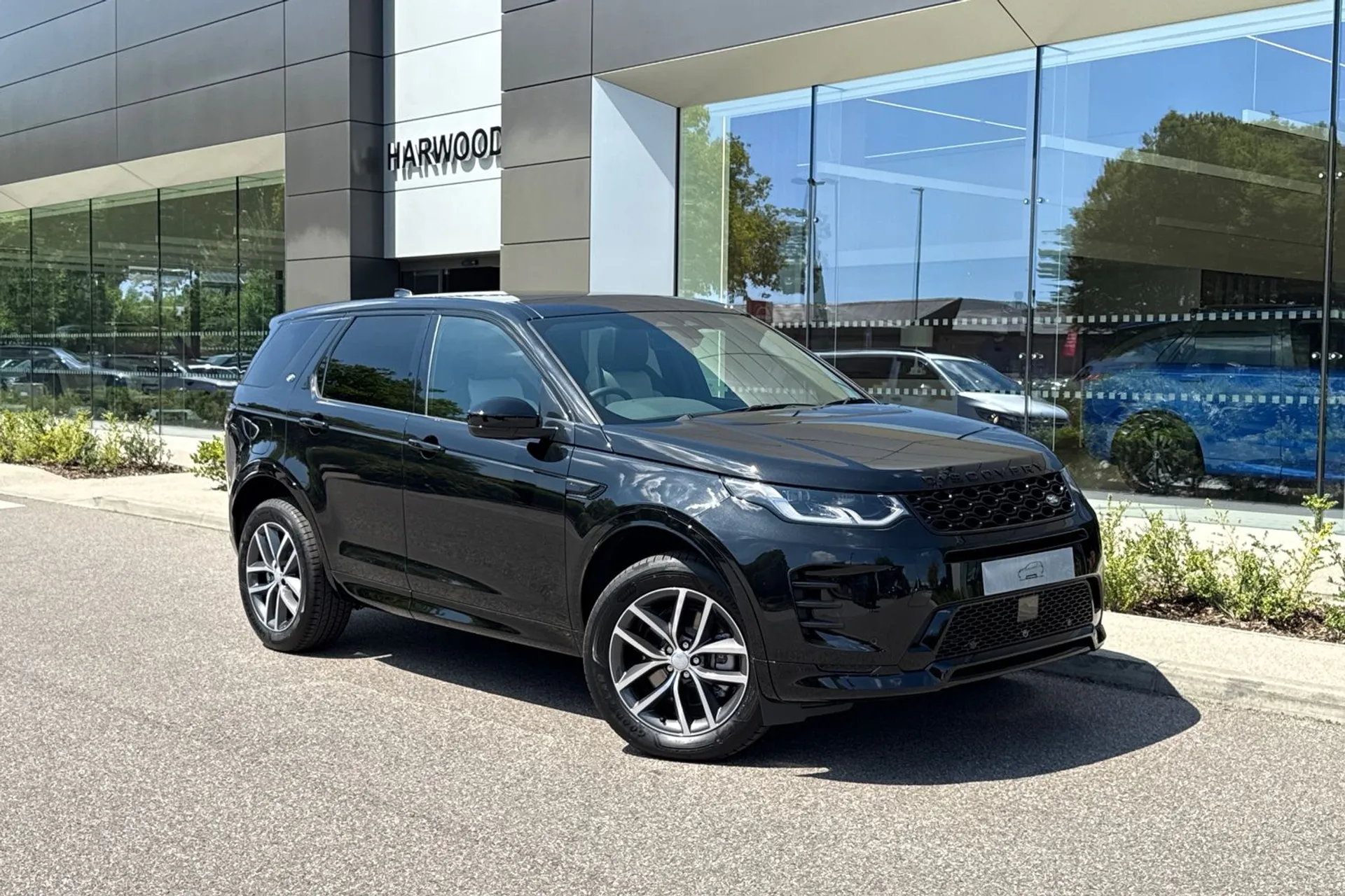 LAND ROVER DISCOVERY SPORT focused image