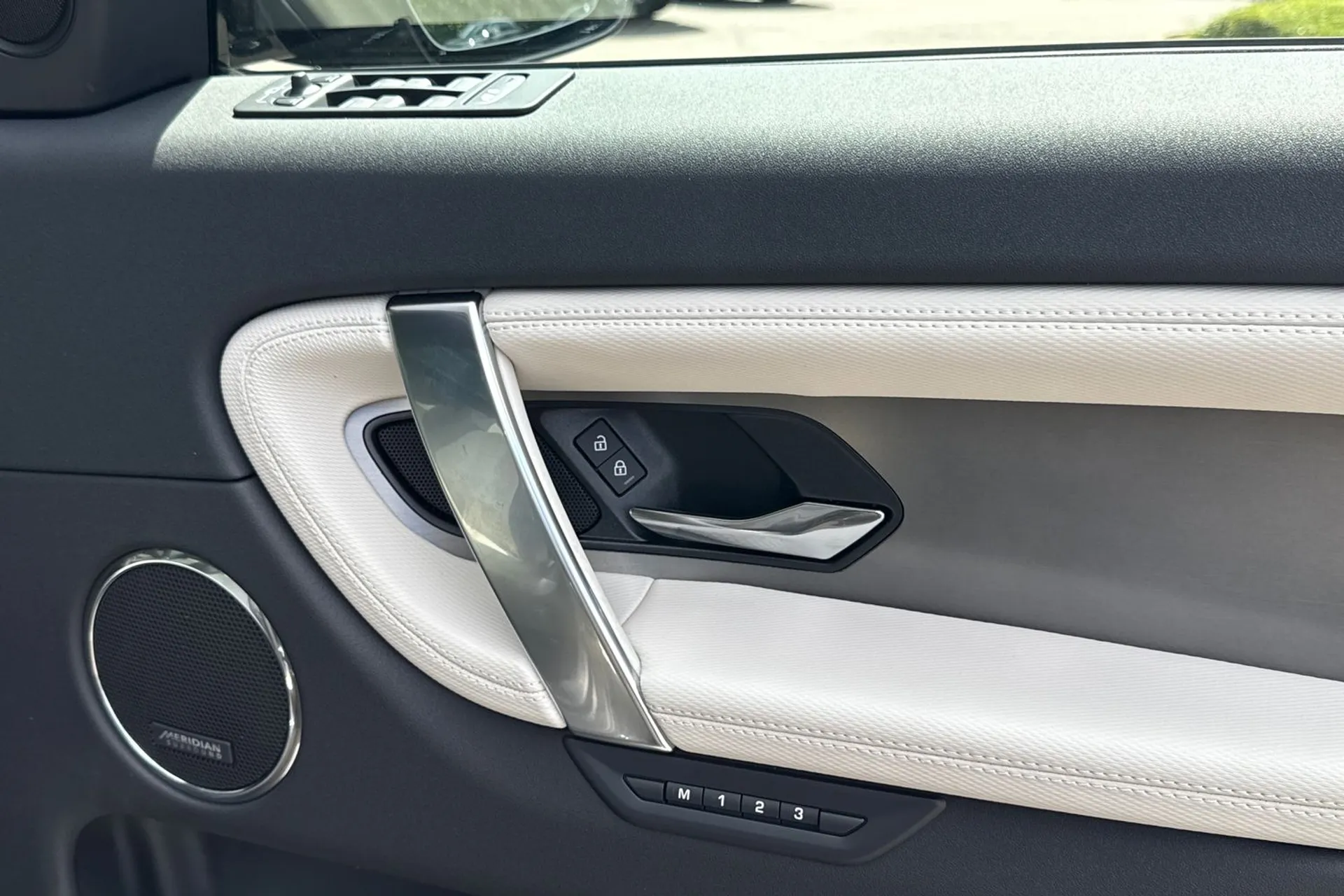 LAND ROVER DISCOVERY SPORT thumbnail image number 21