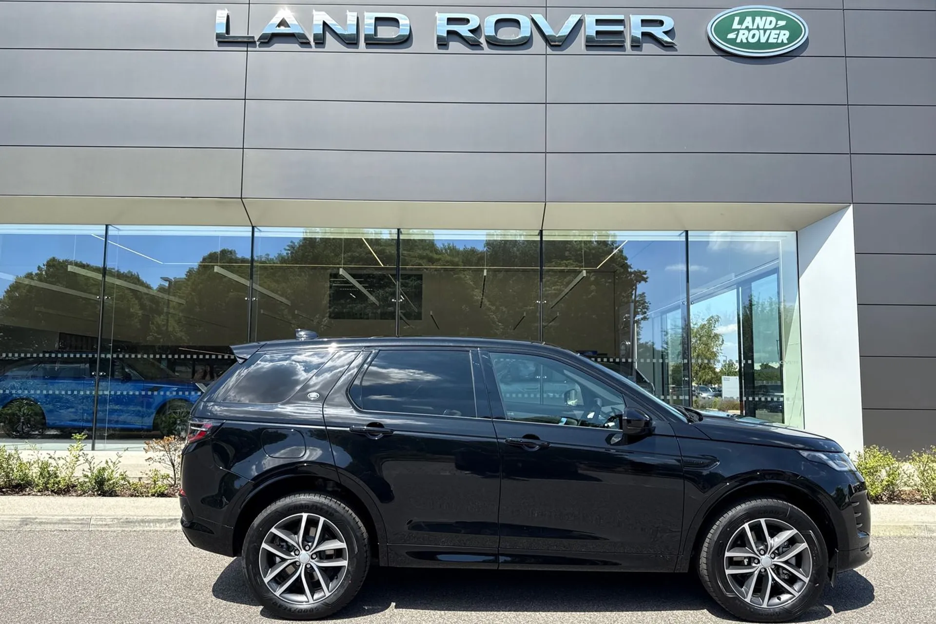 LAND ROVER DISCOVERY SPORT thumbnail image number 2