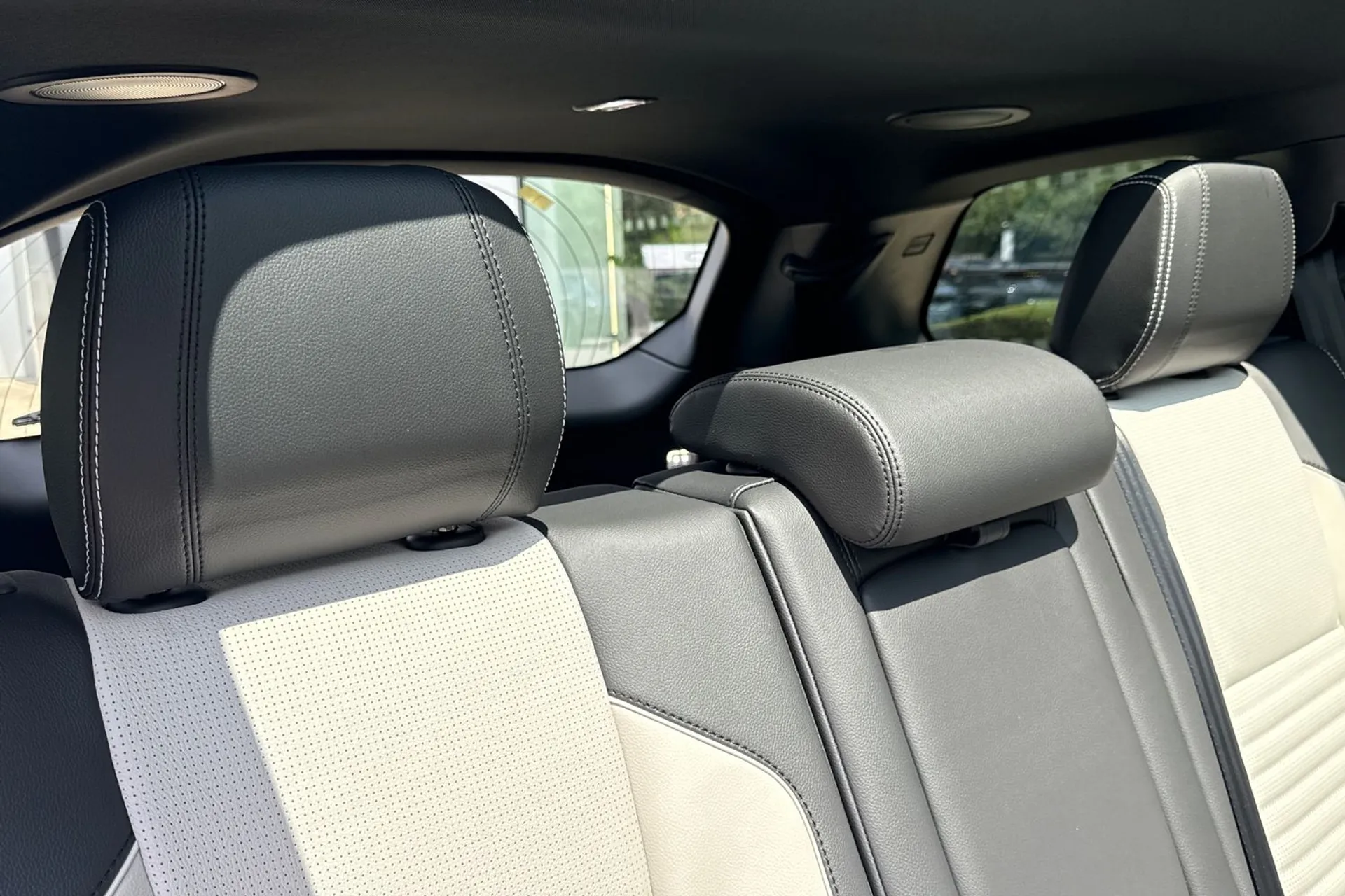 LAND ROVER DISCOVERY SPORT thumbnail image number 23
