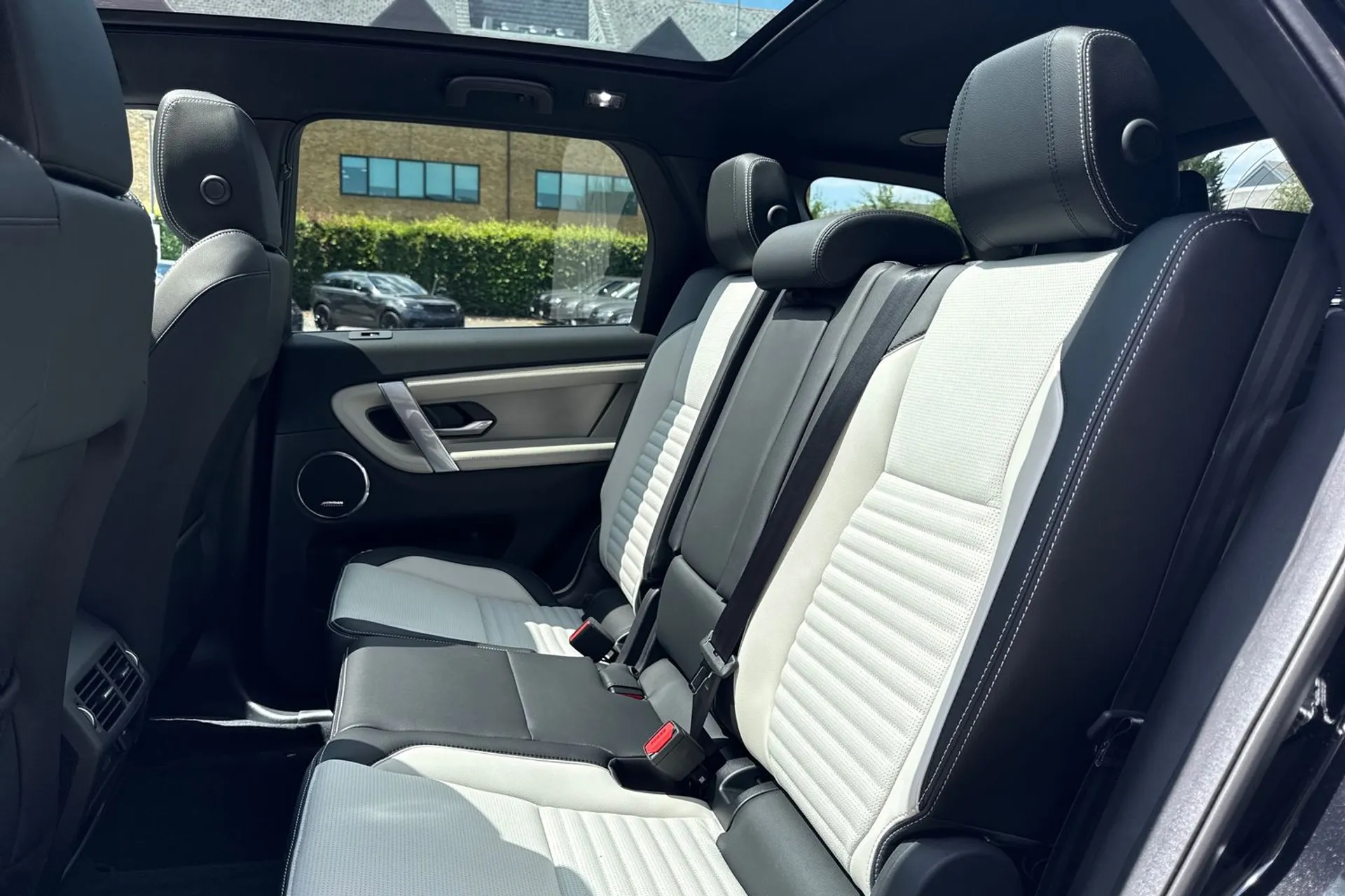 LAND ROVER DISCOVERY SPORT thumbnail image number 38