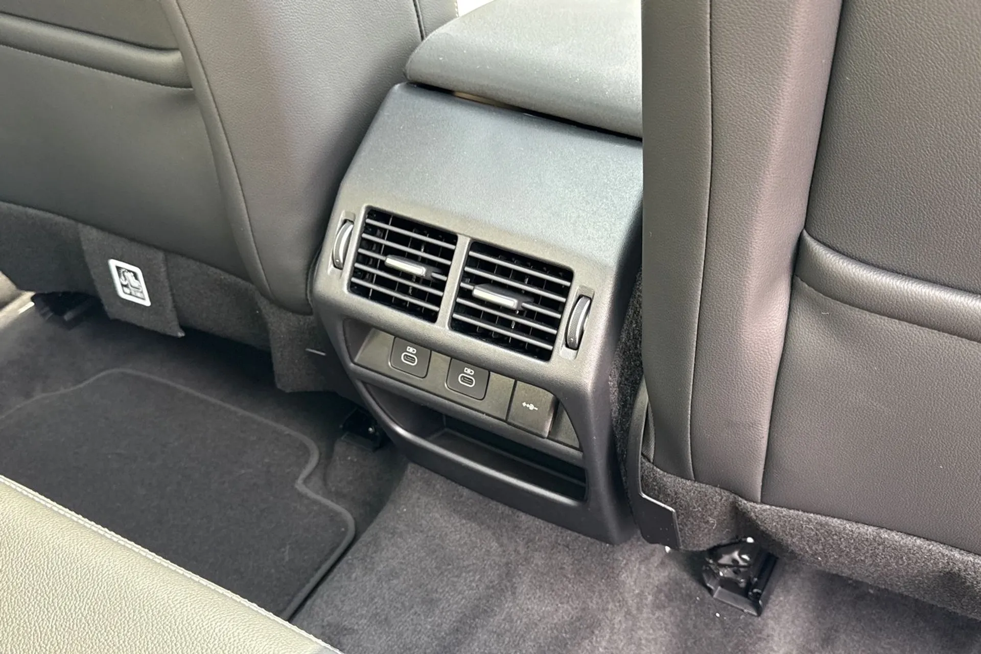 LAND ROVER DISCOVERY SPORT thumbnail image number 36