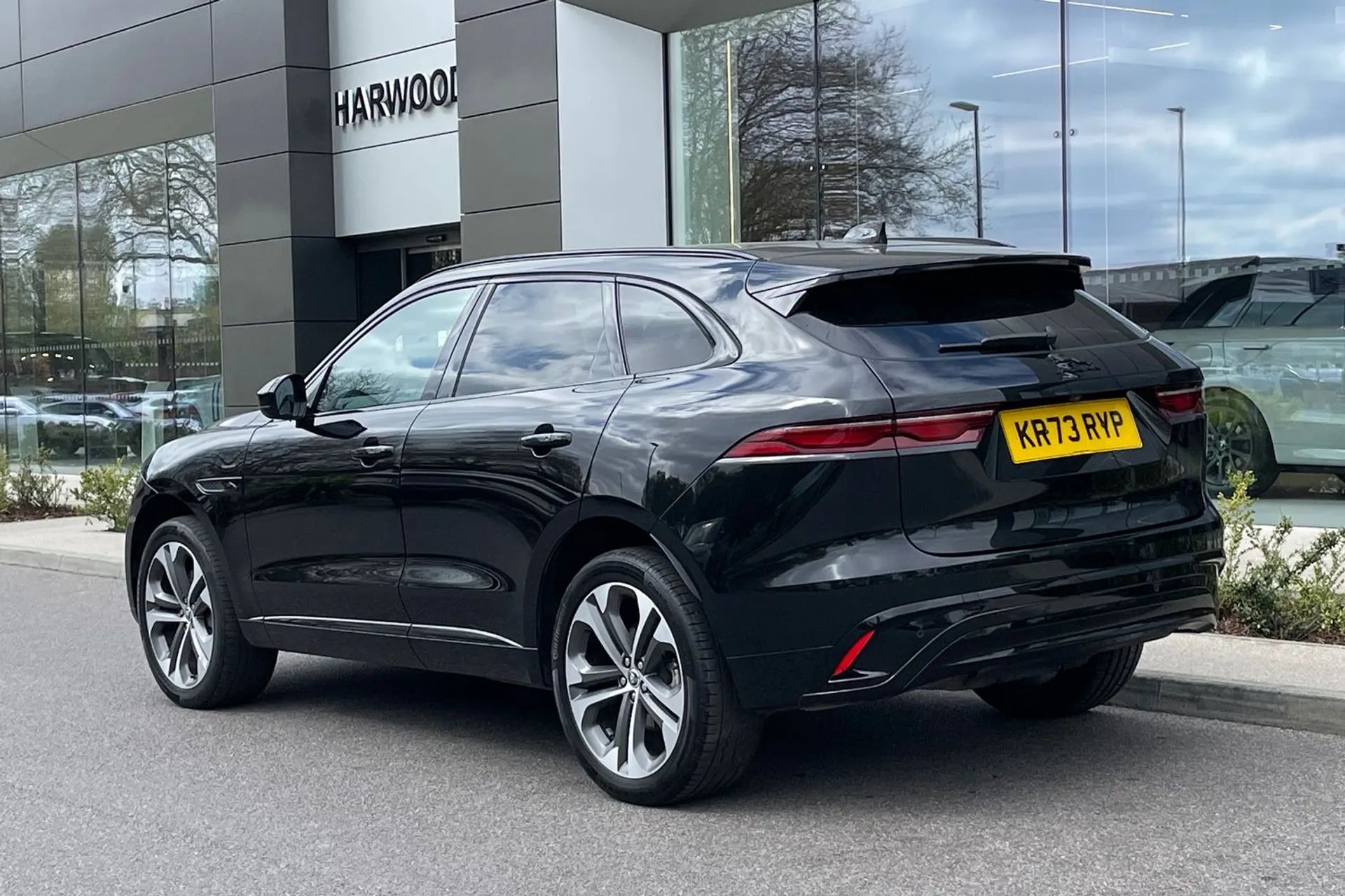 Jaguar F-PACE thumbnail image number 10