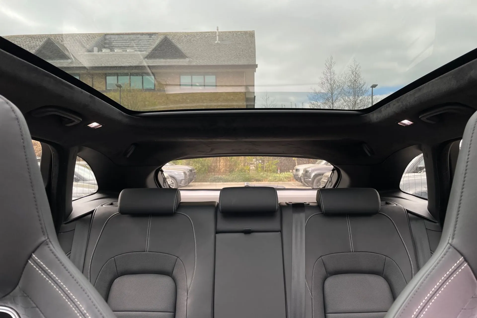 Jaguar F-PACE thumbnail image number 19