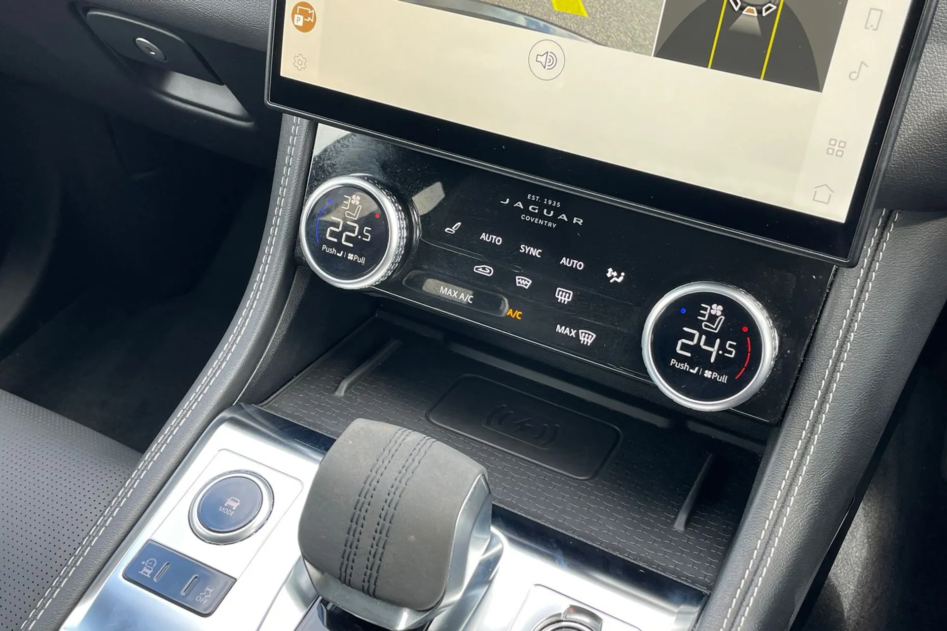 Jaguar F-PACE thumbnail image number 37