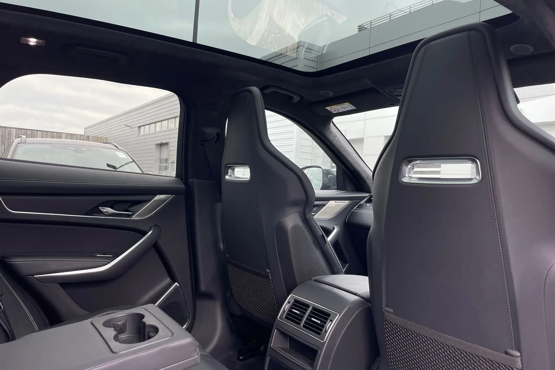 Jaguar F-PACE thumbnail image number 30