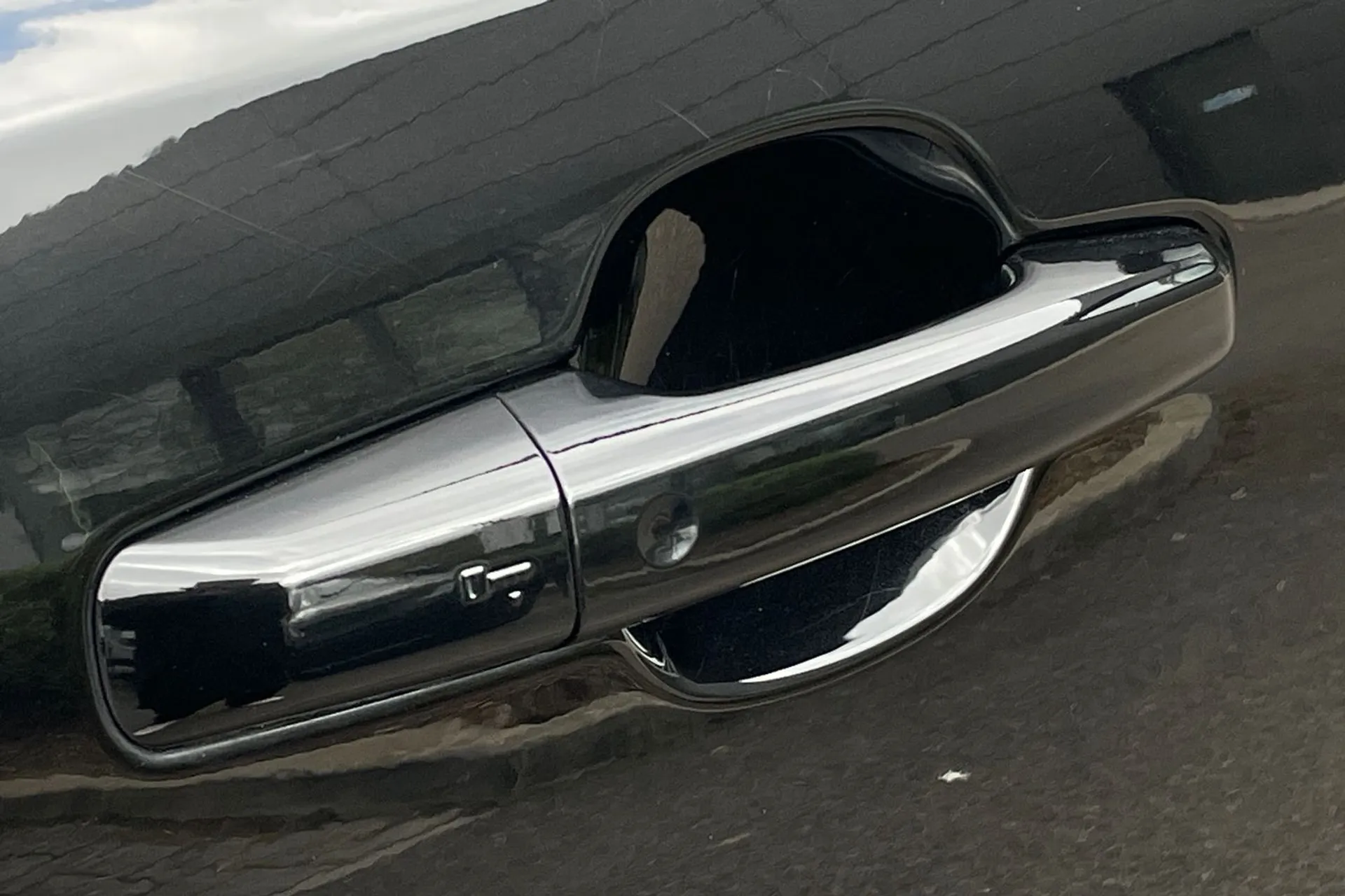 Jaguar F-PACE thumbnail image number 22