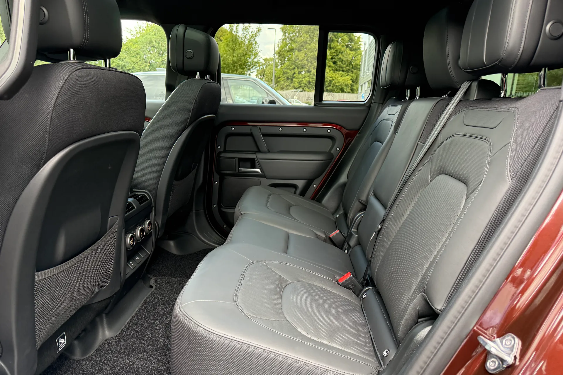 LAND ROVER Defender 130 thumbnail image number 52