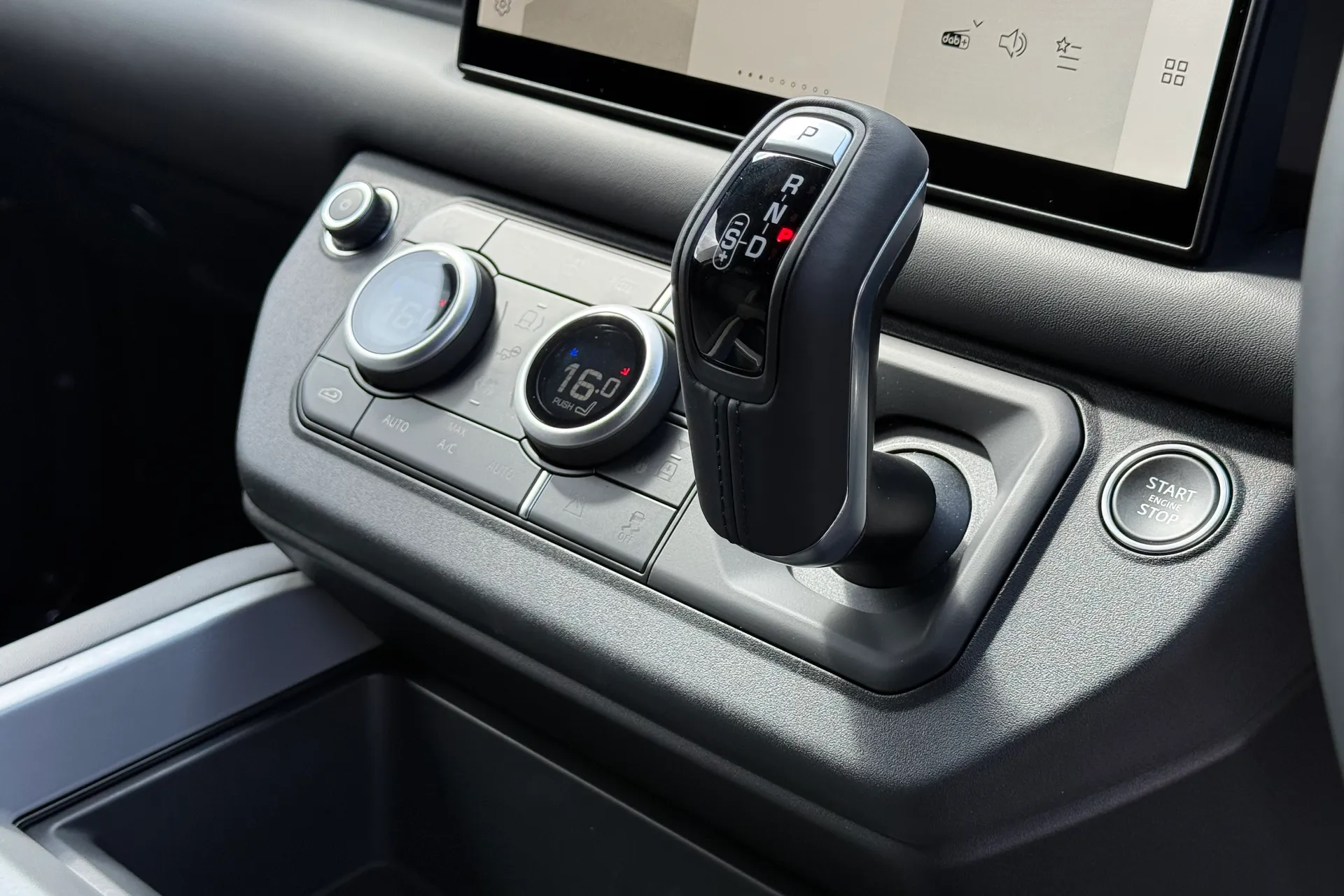 LAND ROVER Defender 130 thumbnail image number 20