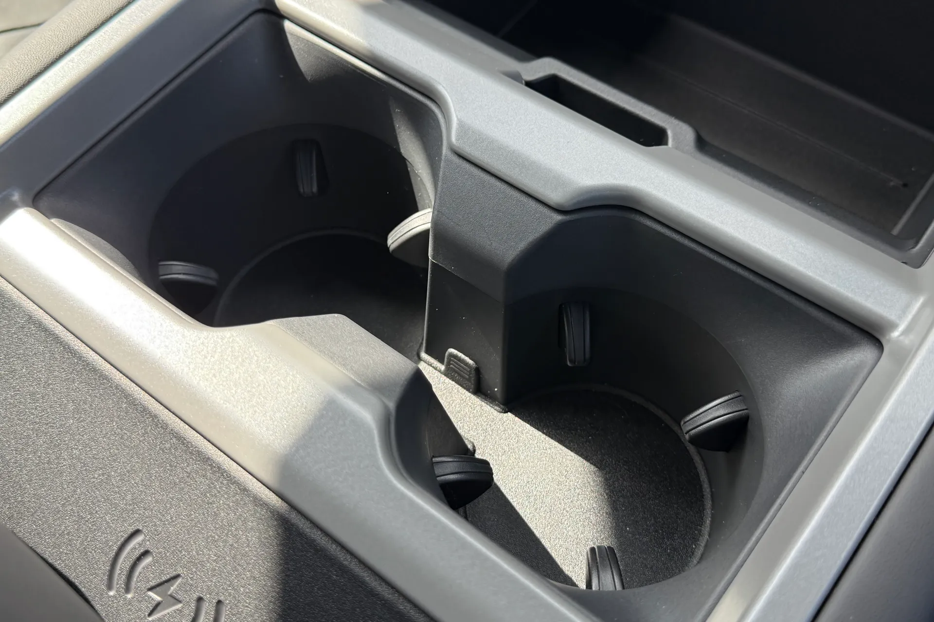 LAND ROVER Defender 130 thumbnail image number 57