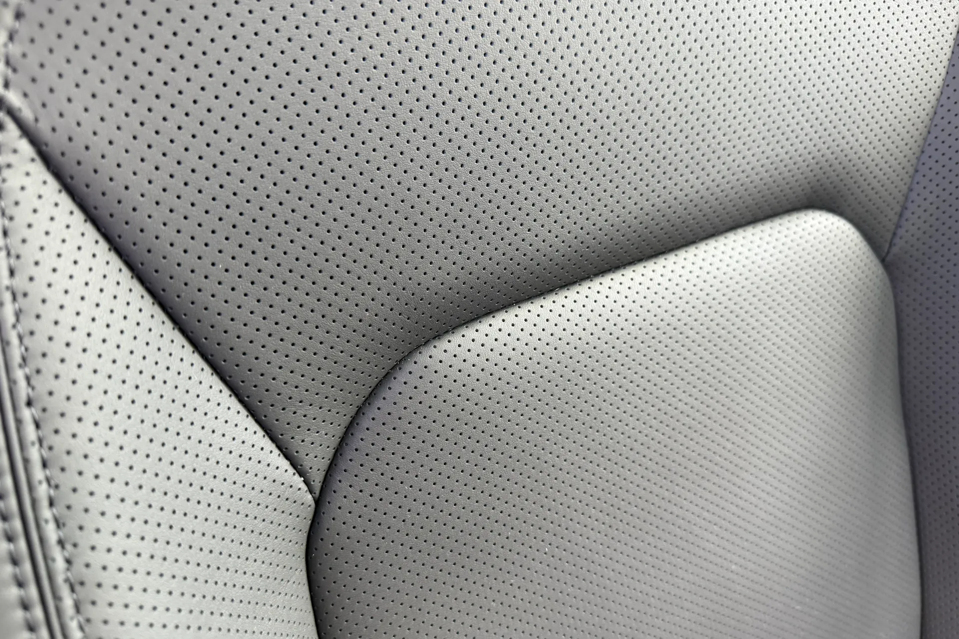 LAND ROVER Defender 130 thumbnail image number 38