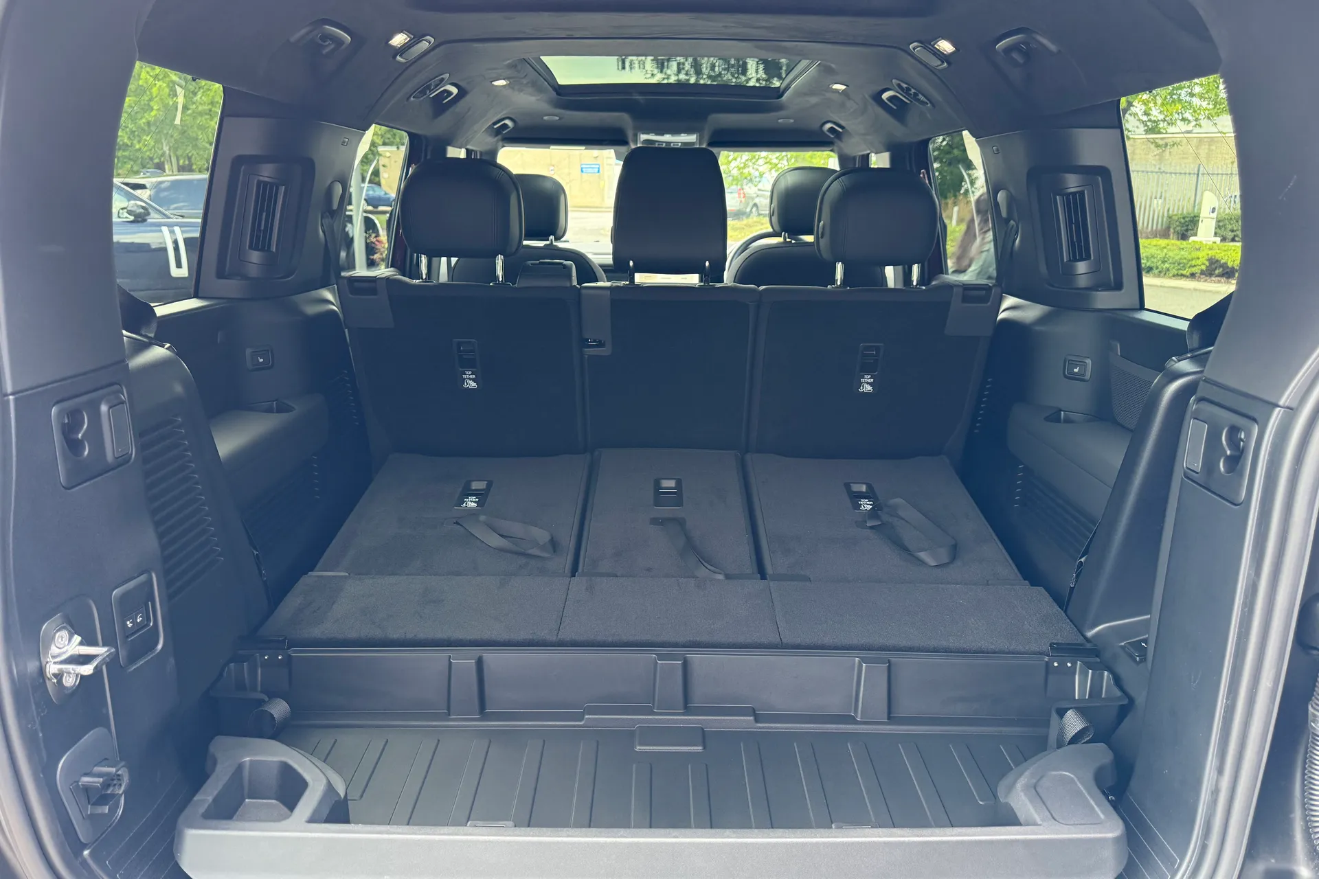 LAND ROVER Defender 130 thumbnail image number 43