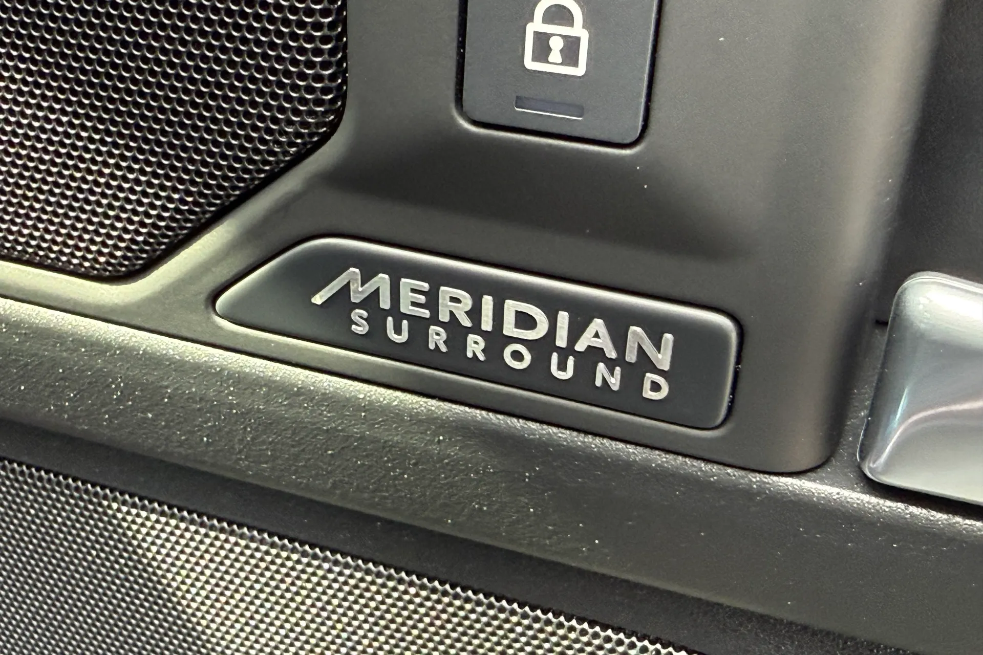 LAND ROVER Defender 130 thumbnail image number 21